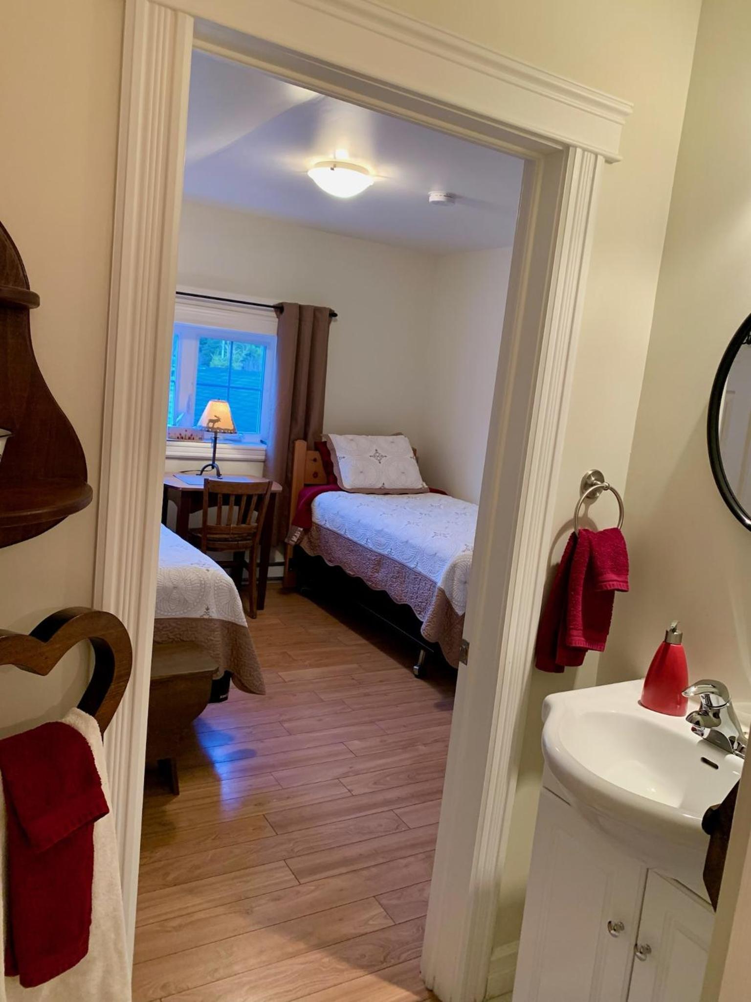 Twin Room with Bath photo 2
