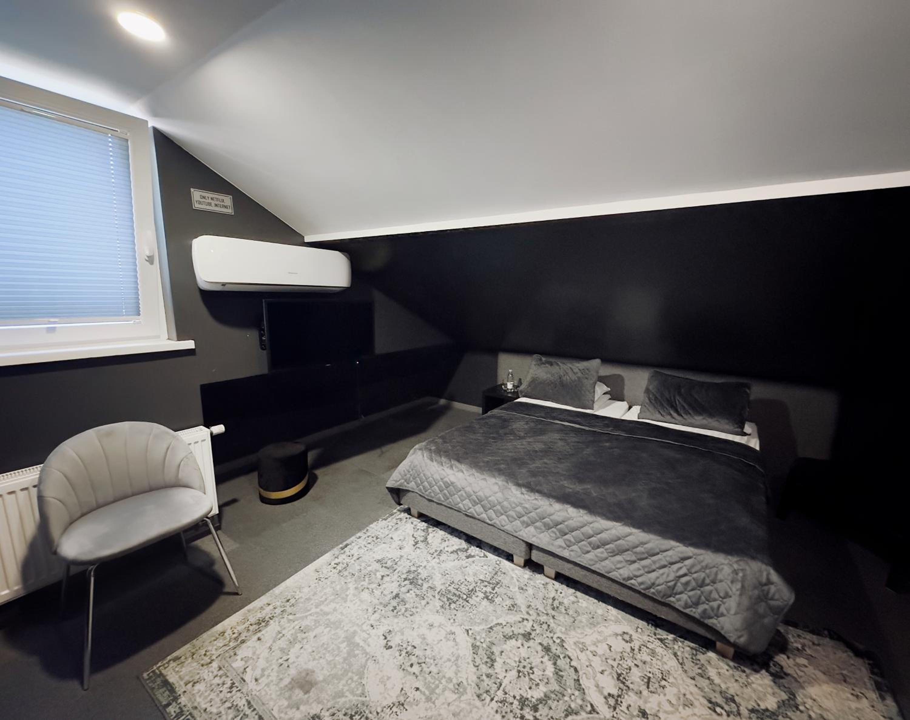 Economy Double or Twin Room - Adams Family - Photo 4