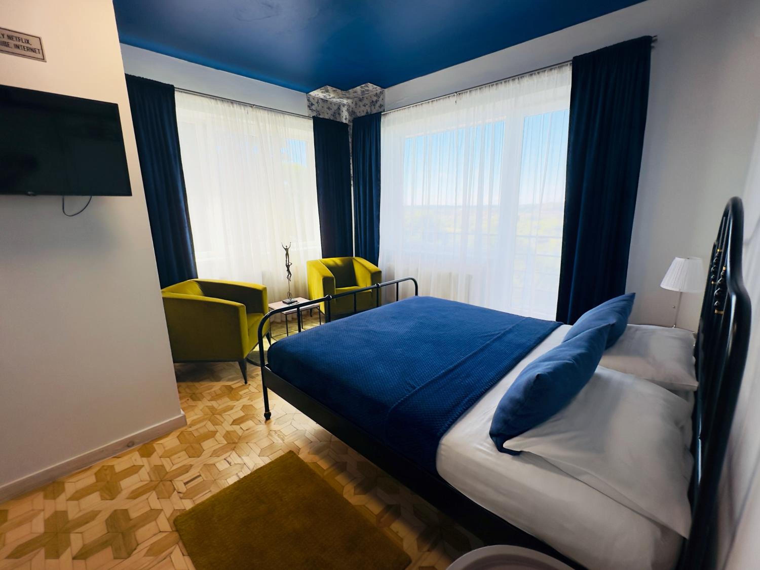 Deluxe Double Room - First Night - Photo 1