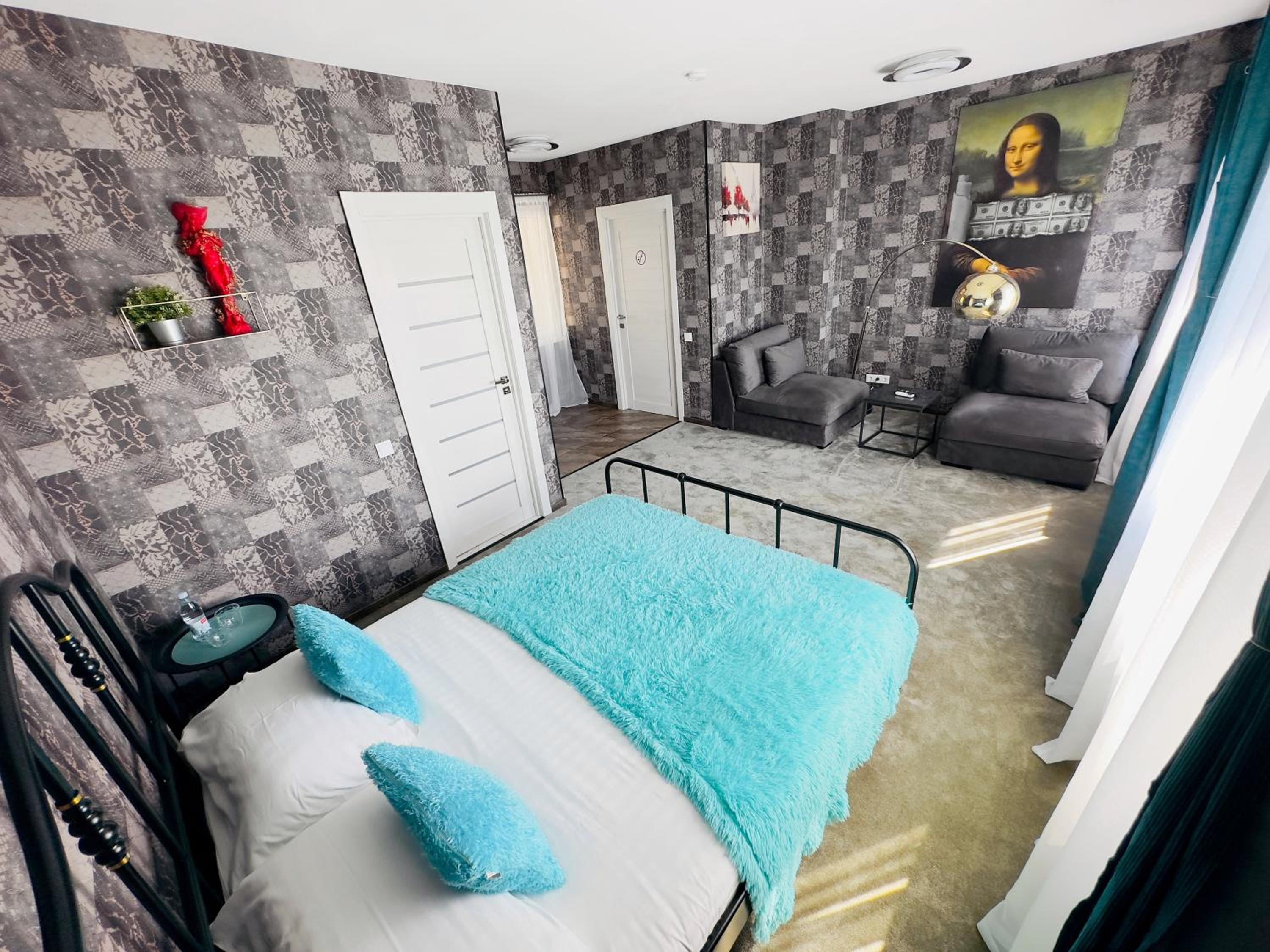 Deluxe Double Room - Wrong Turn - Photo 1