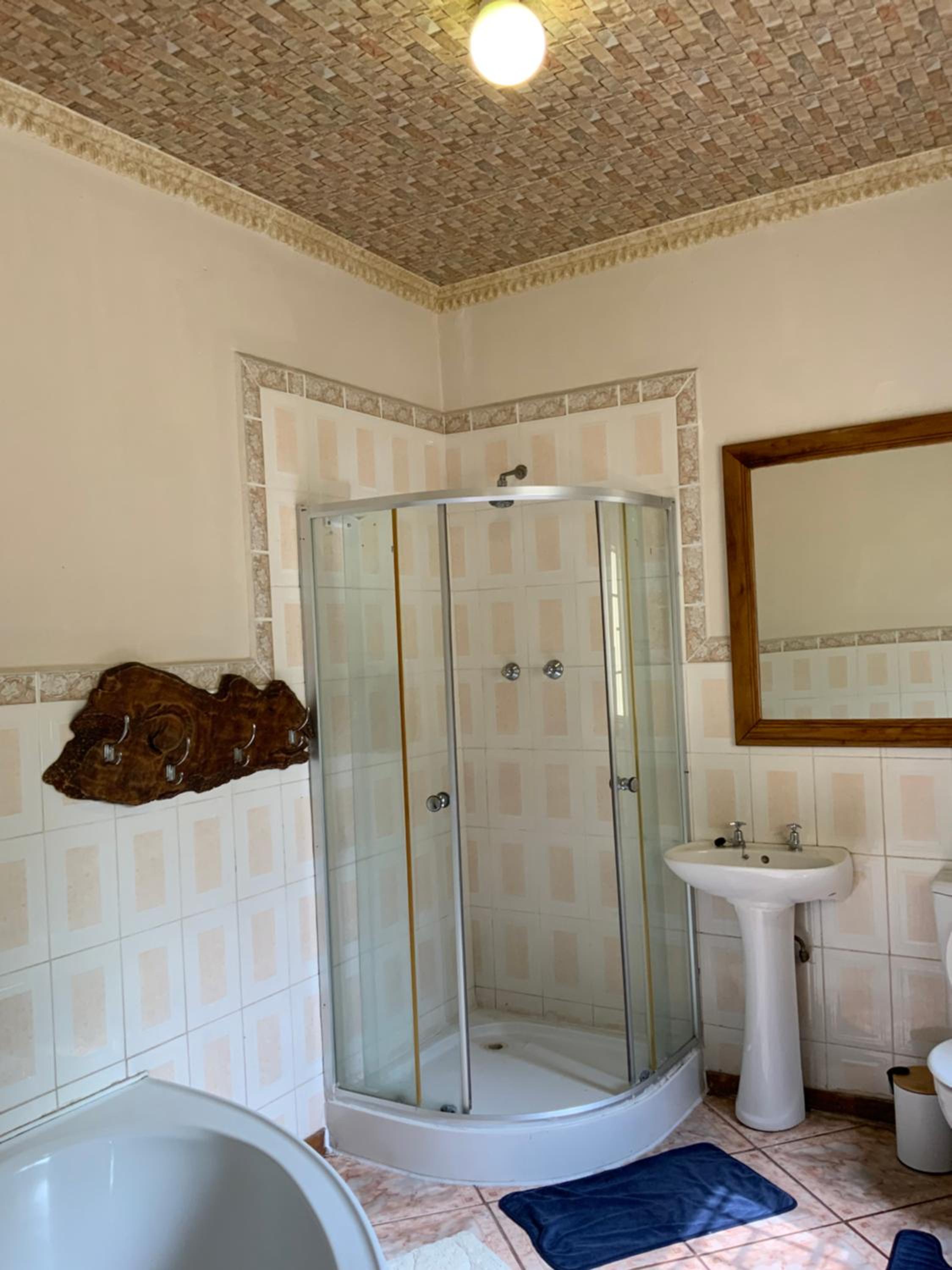 Queen Suite photo 2