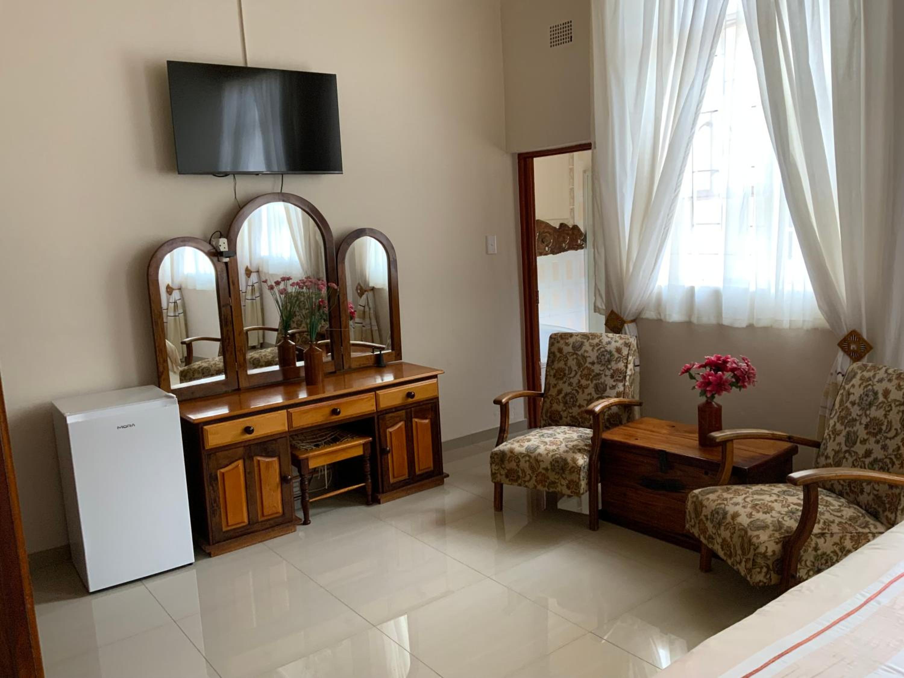 Queen Suite photo 1