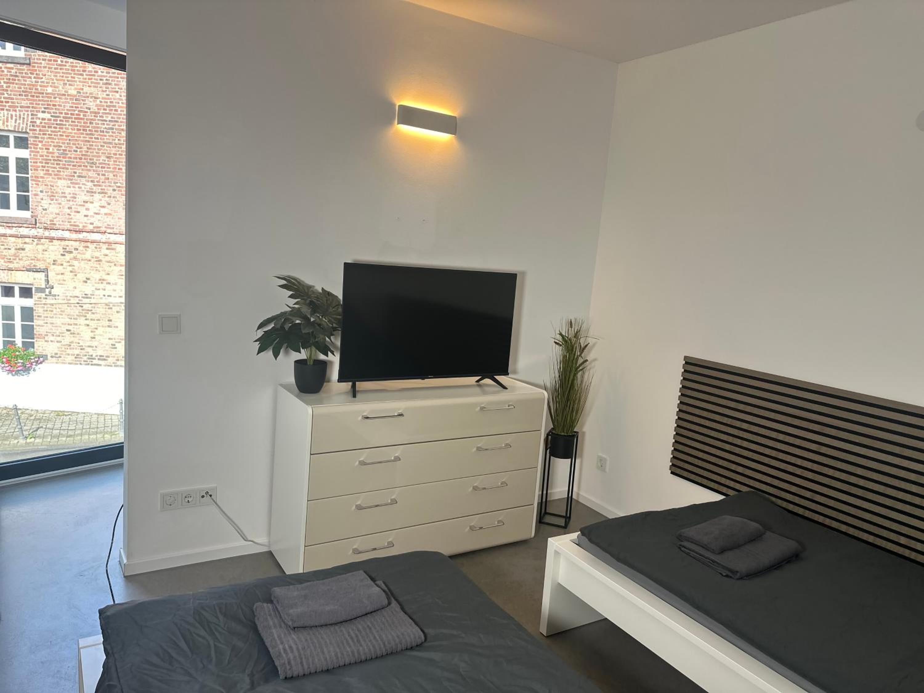 One-Bedroom Apartment photo 1
