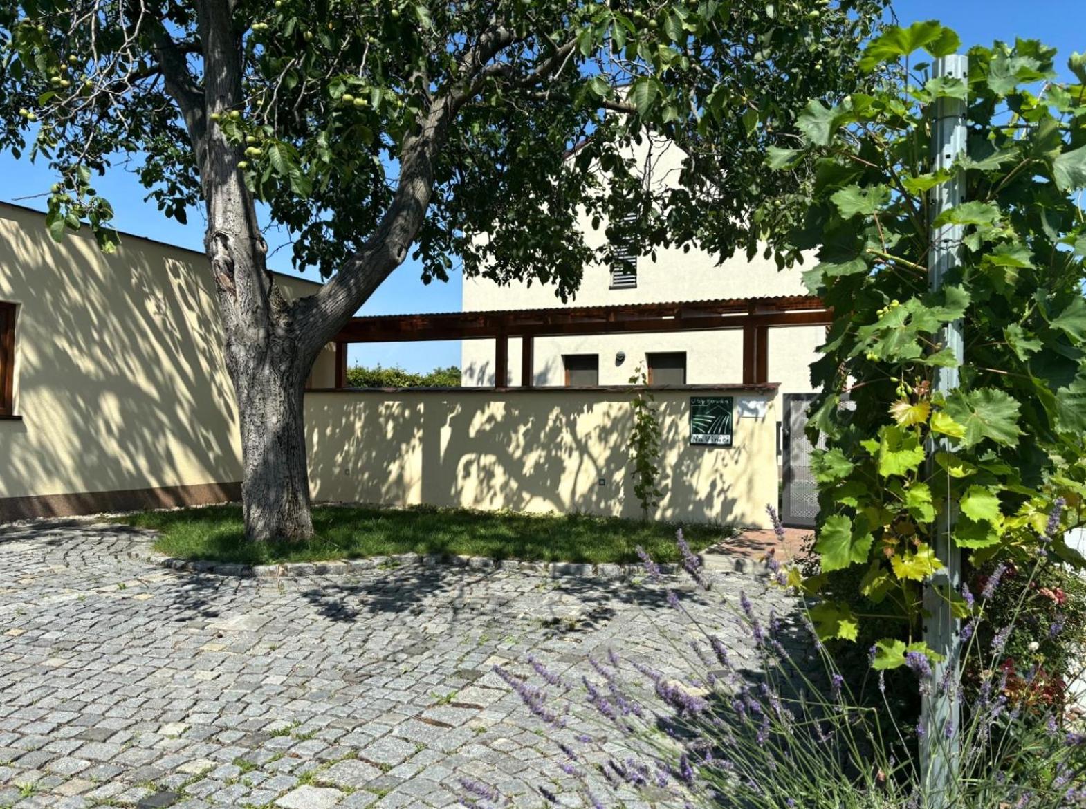 Double Room with Private Bathroom - Photo 10