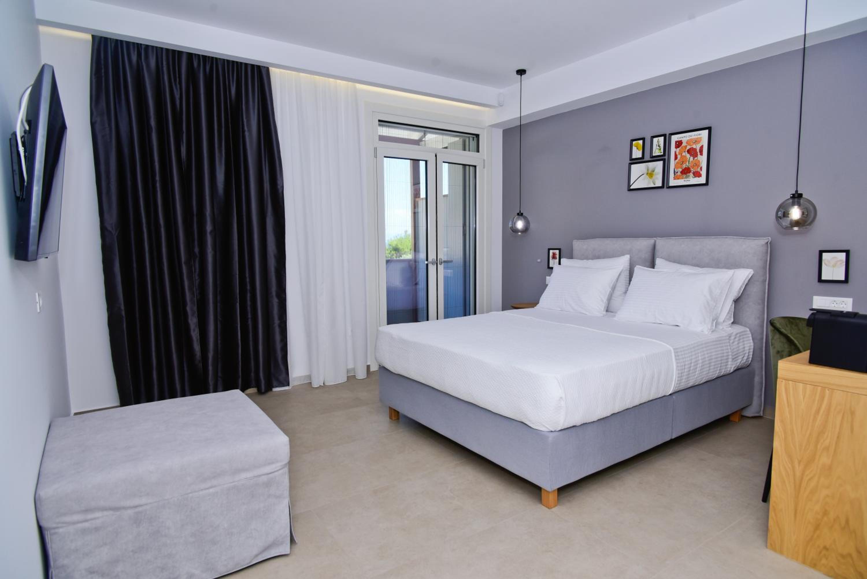 Deluxe Double Room with Balcony and Sea View