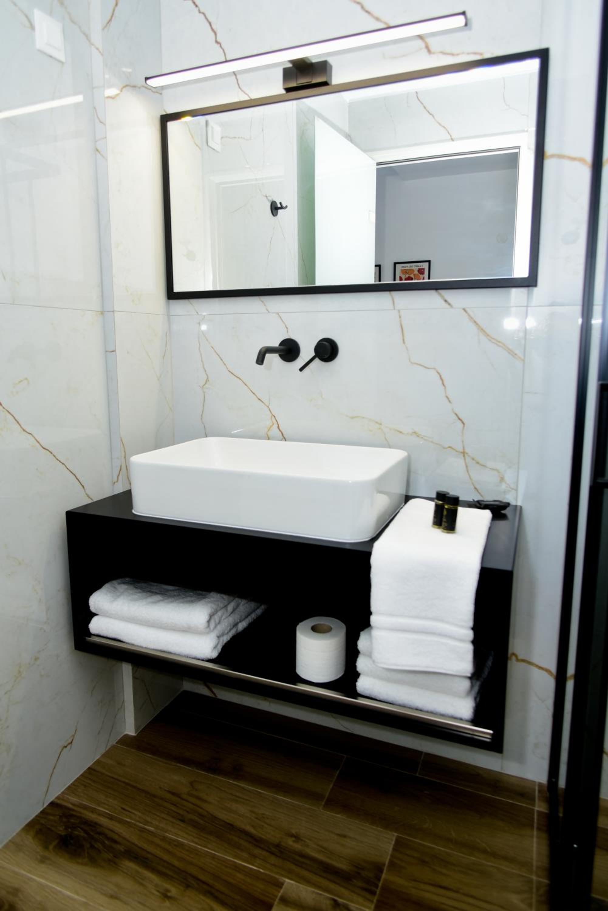 Deluxe Double Room with Balcony and Sea View photo 3