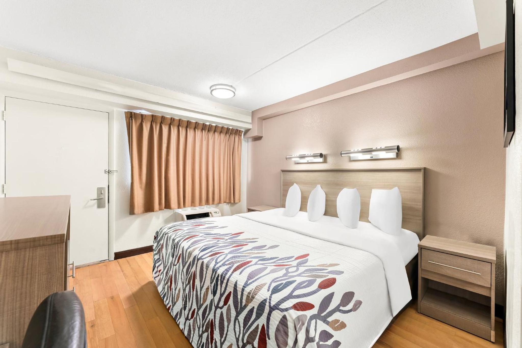 Deluxe King Room Smoke Free - Photo 6
