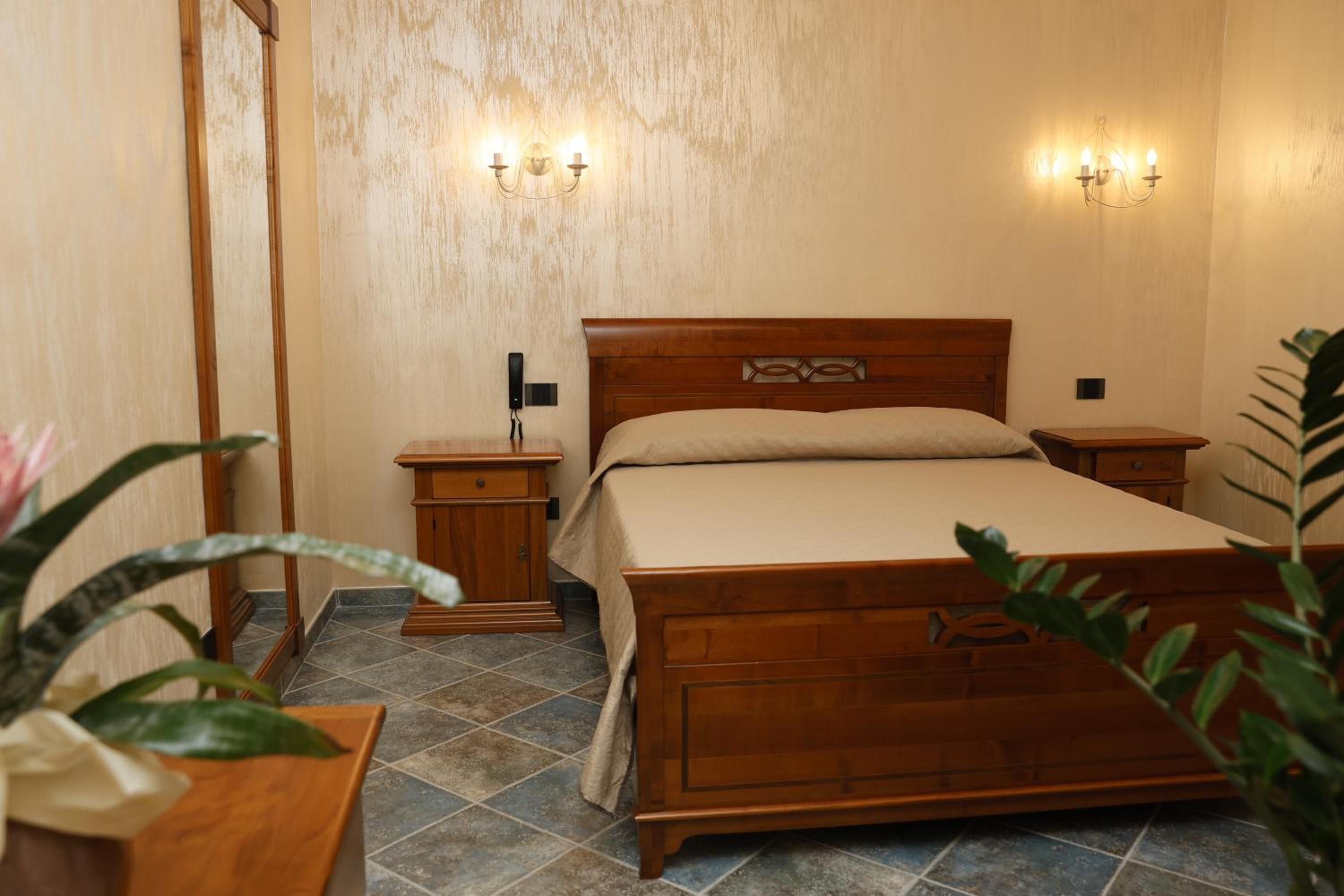 Large Double Room photo 1