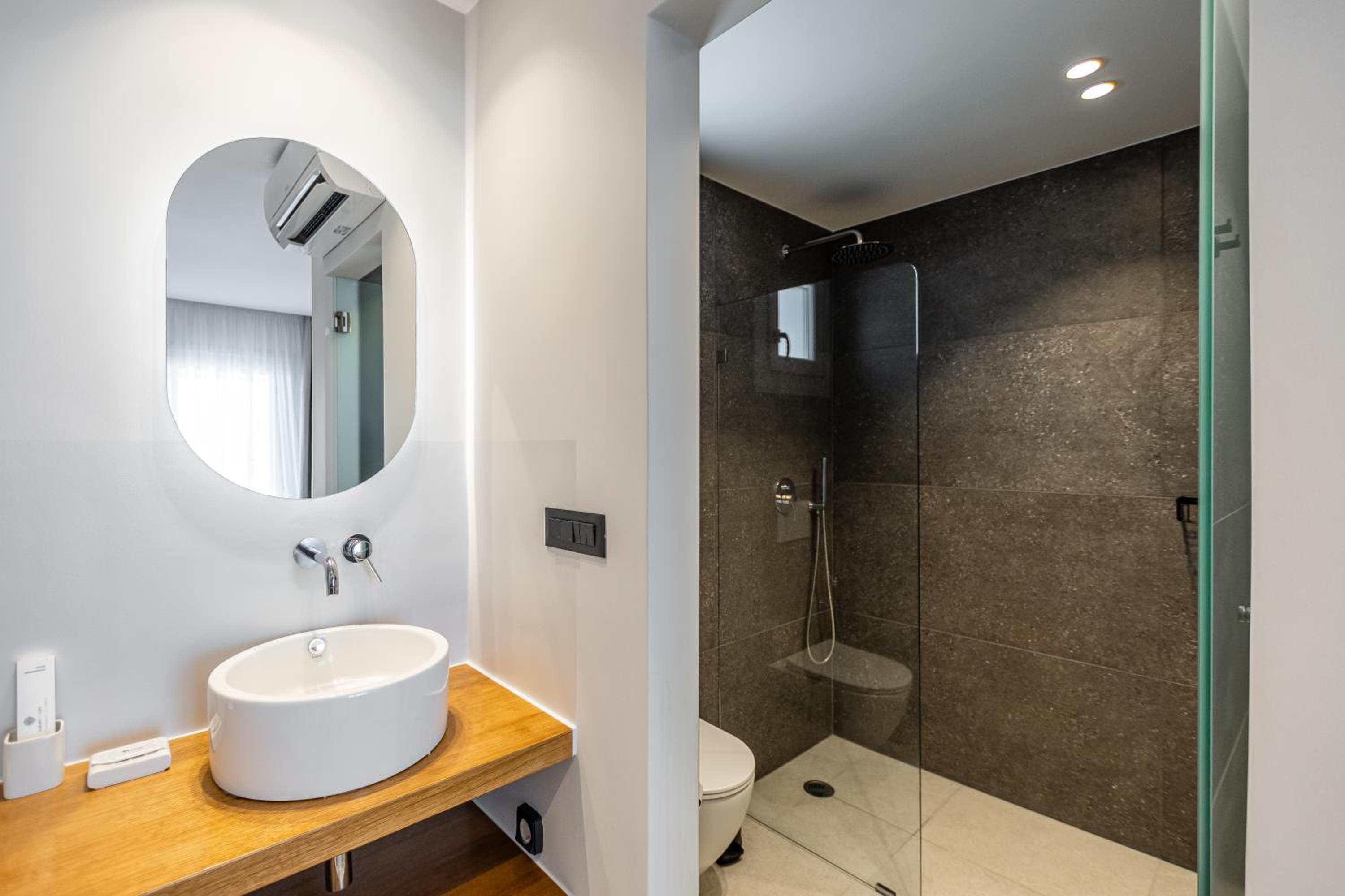 Executive Room with Garden View - Photo 13