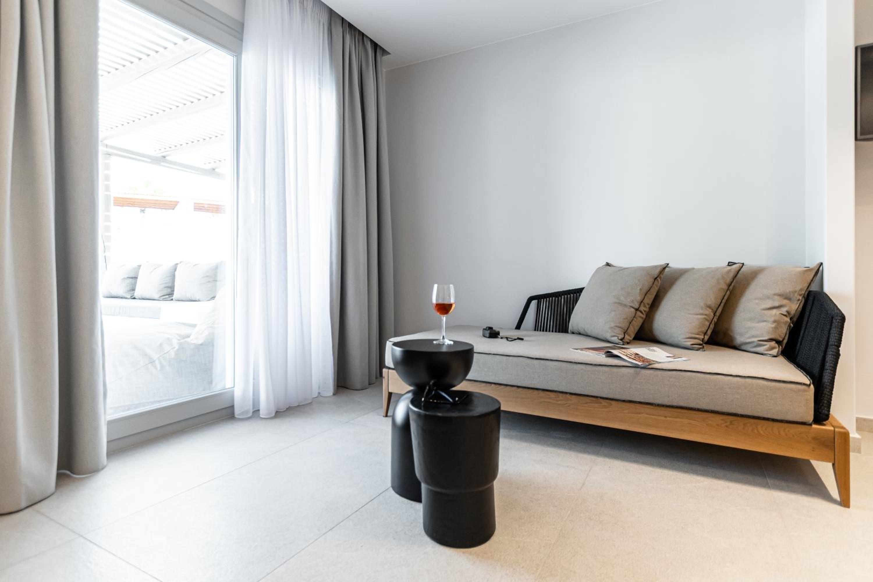Executive Room with Garden View - Photo 5
