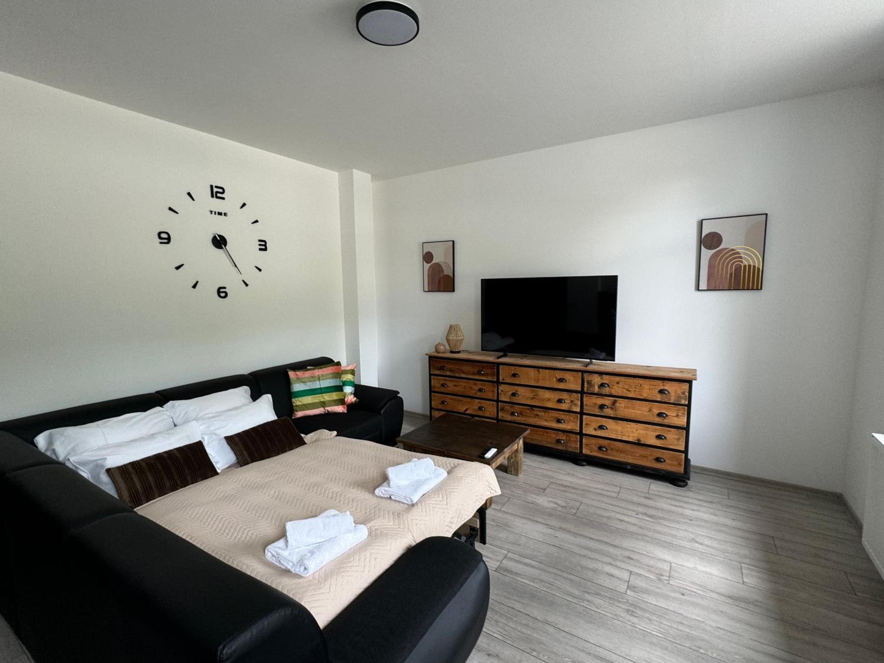 Superior Family Room photo 2