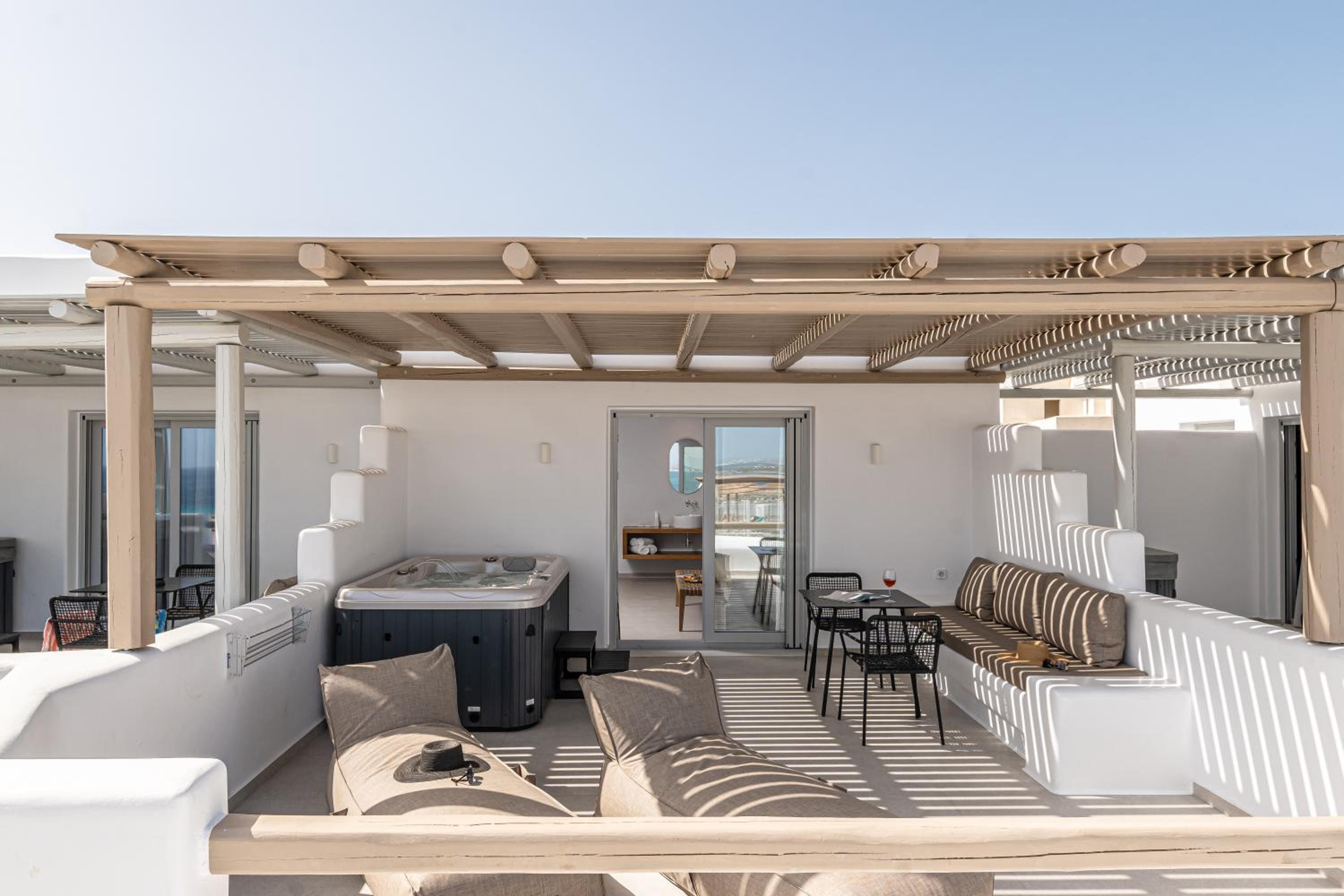 Deluxe Double Room with Outdoor Jacuzzi and Garden View - Photo 6