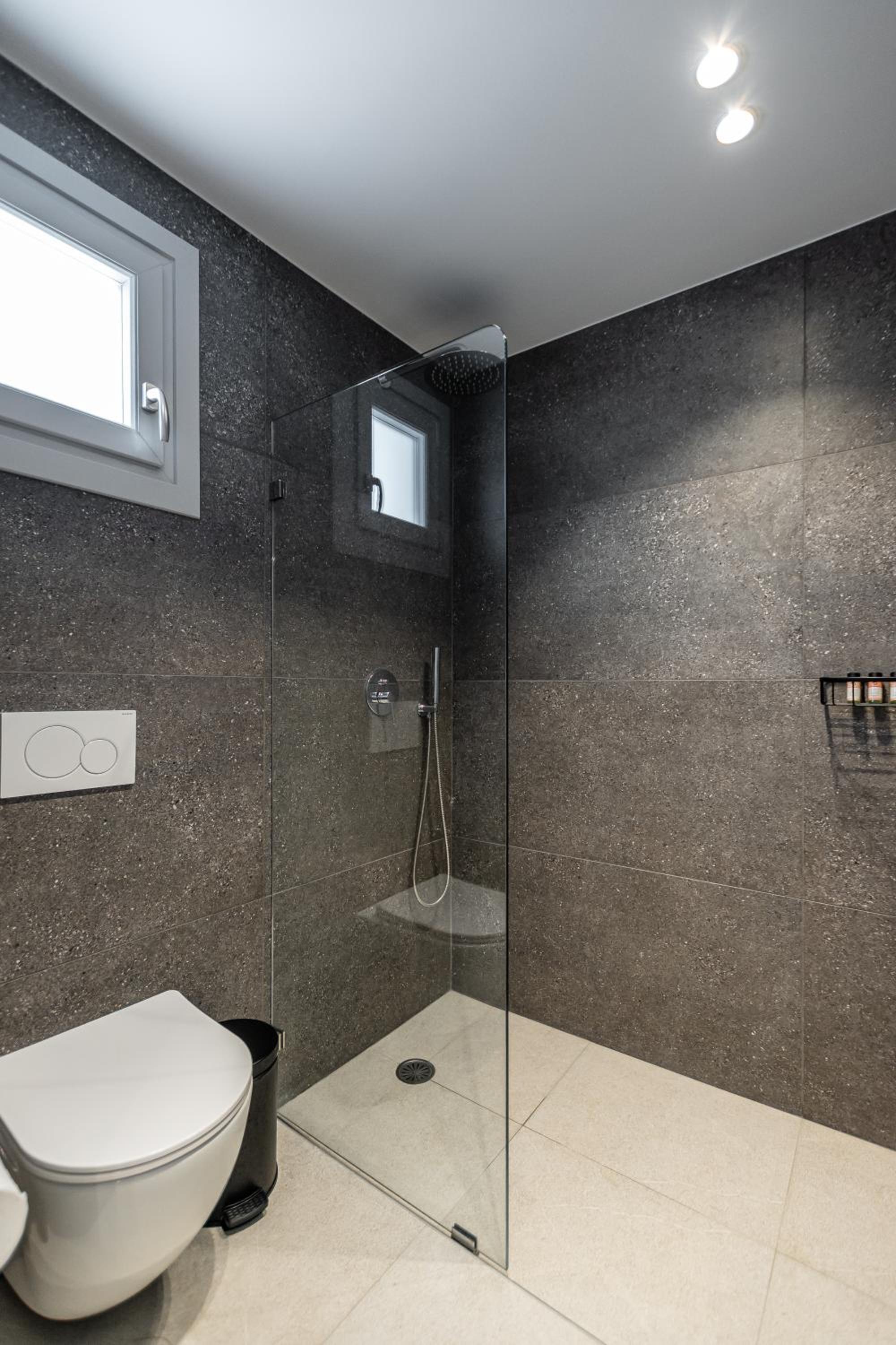 Deluxe Double Room with Outdoor Jacuzzi and Garden View - Photo 9