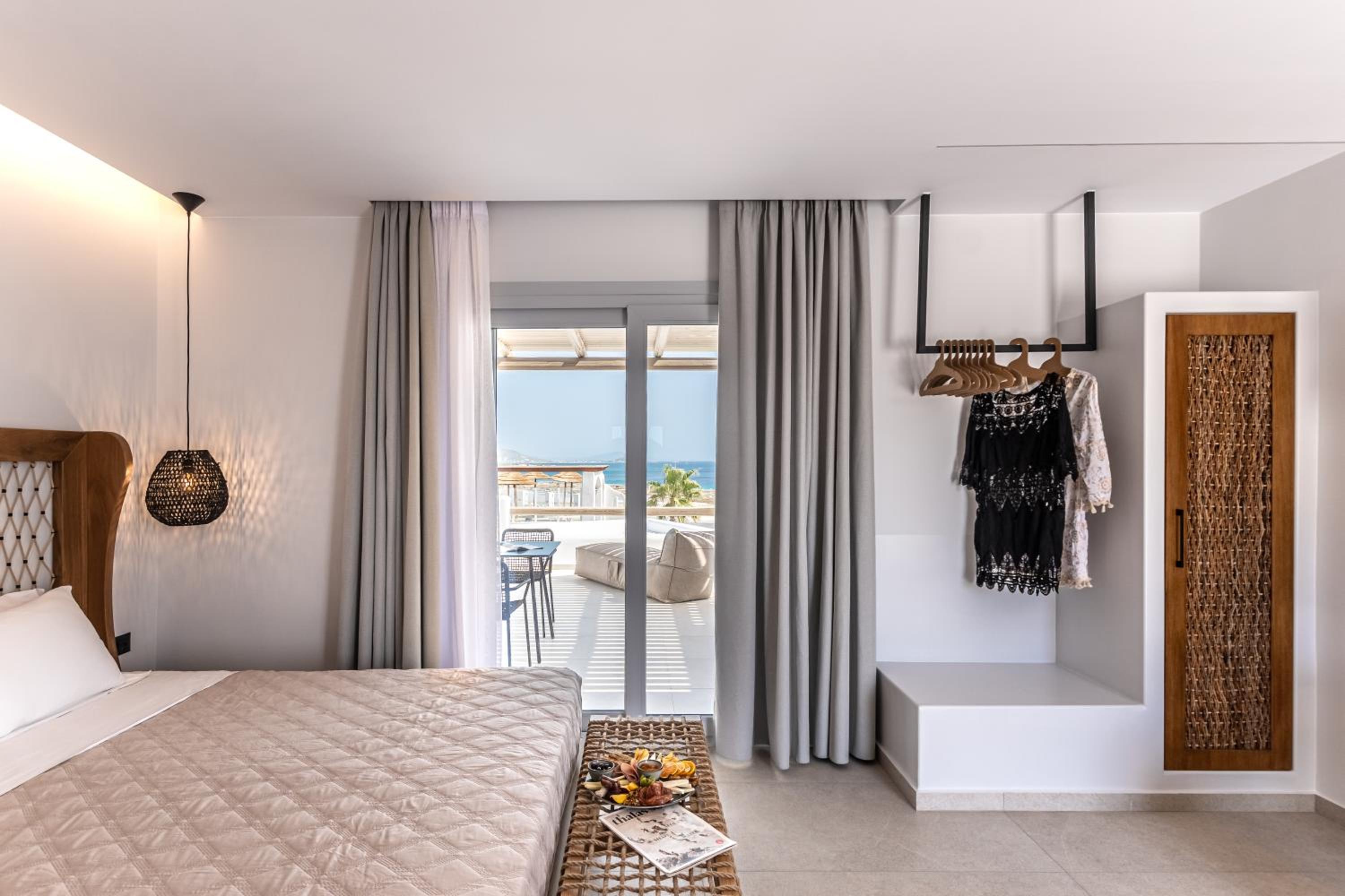 Deluxe Double Room with Outdoor Jacuzzi and Sea View - Photo 2