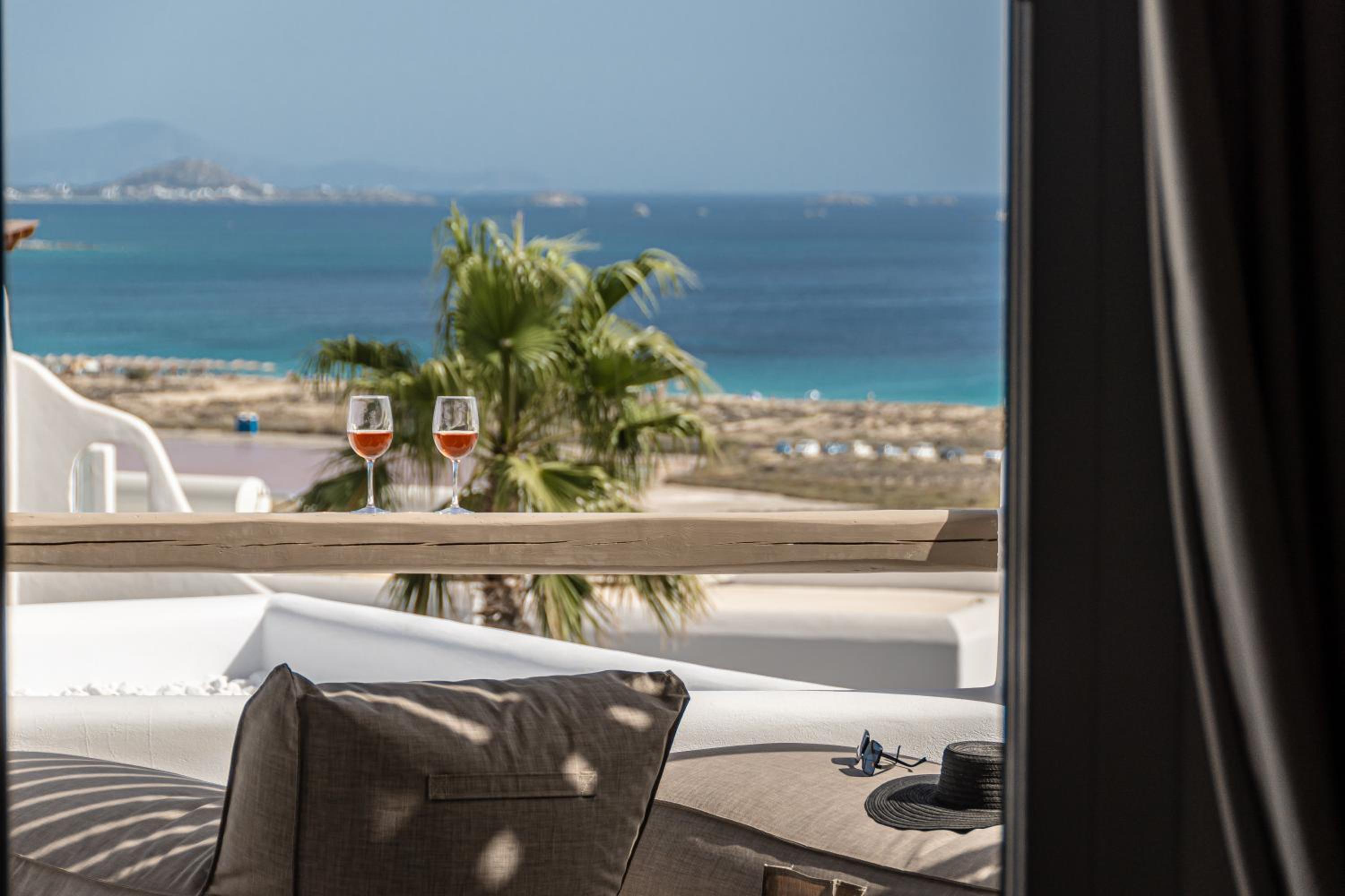 Deluxe Double Room with Outdoor Jacuzzi and Sea View - Photo 13