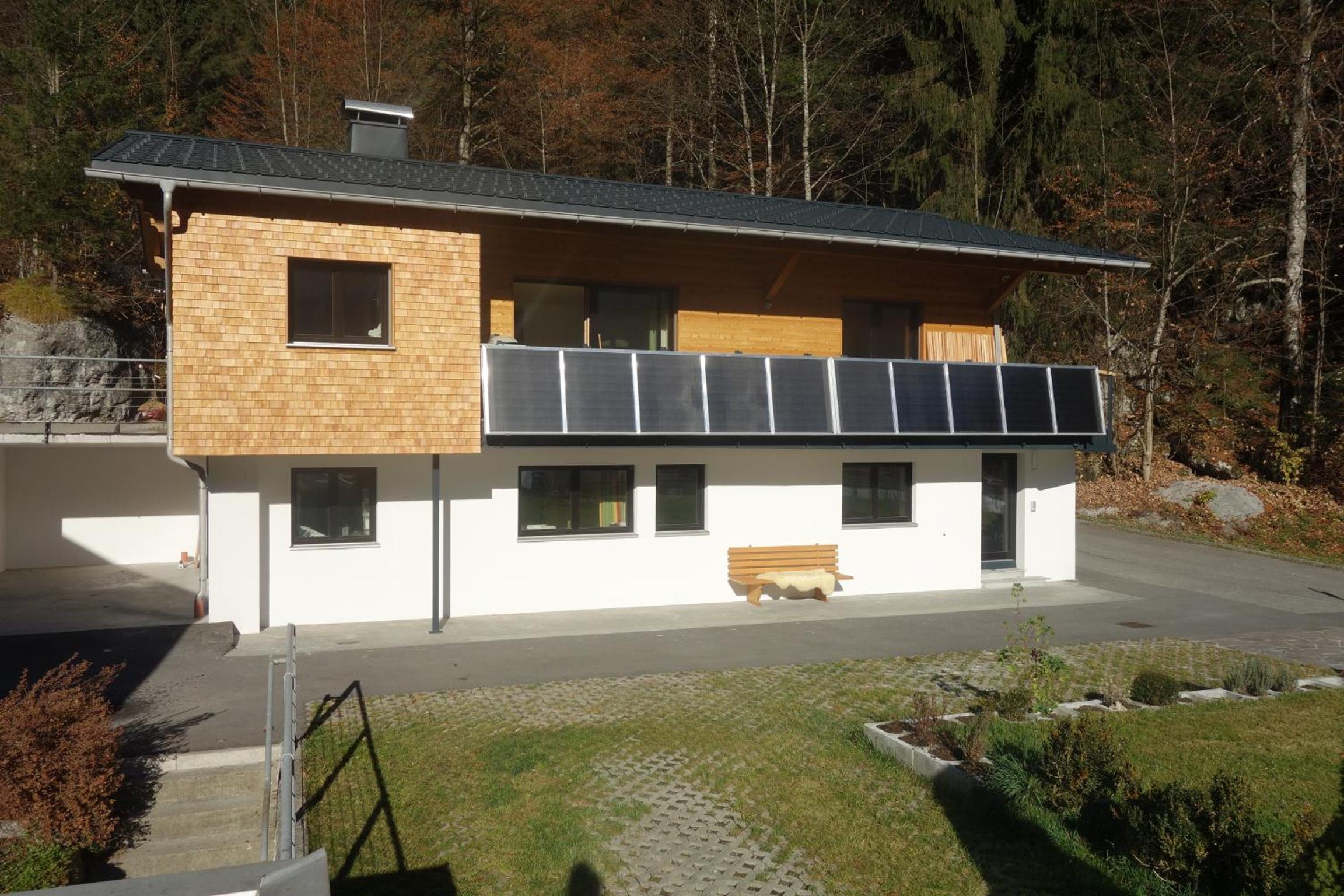 One-Bedroom Apartment with Balcony and Mountain View   photo 2