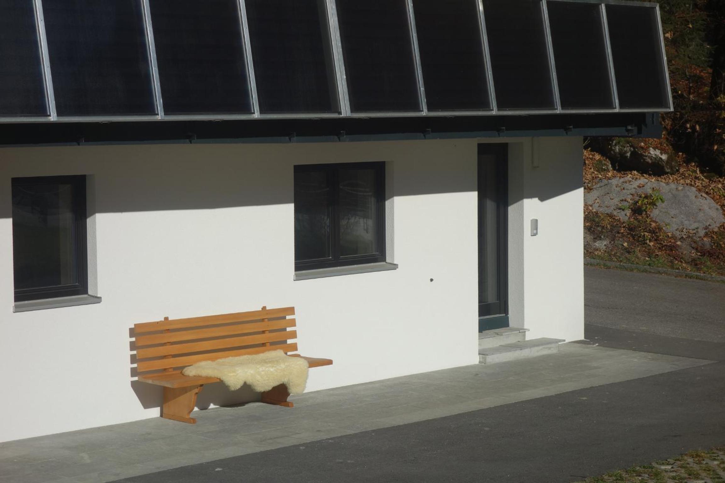 One-Bedroom Apartment with Balcony and Mountain View   photo 3