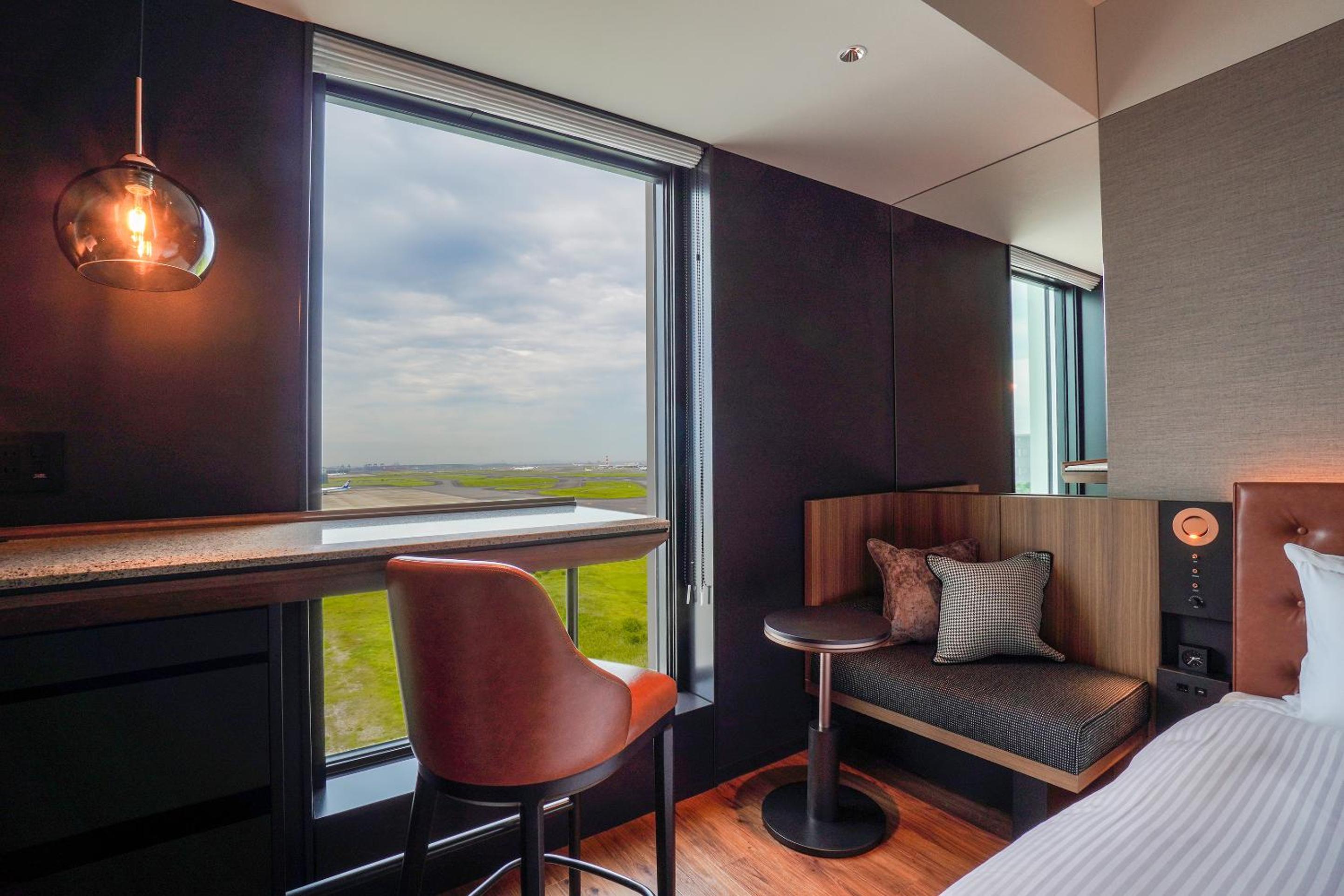Standard Twin Room - Airport Side (1 Adult)
