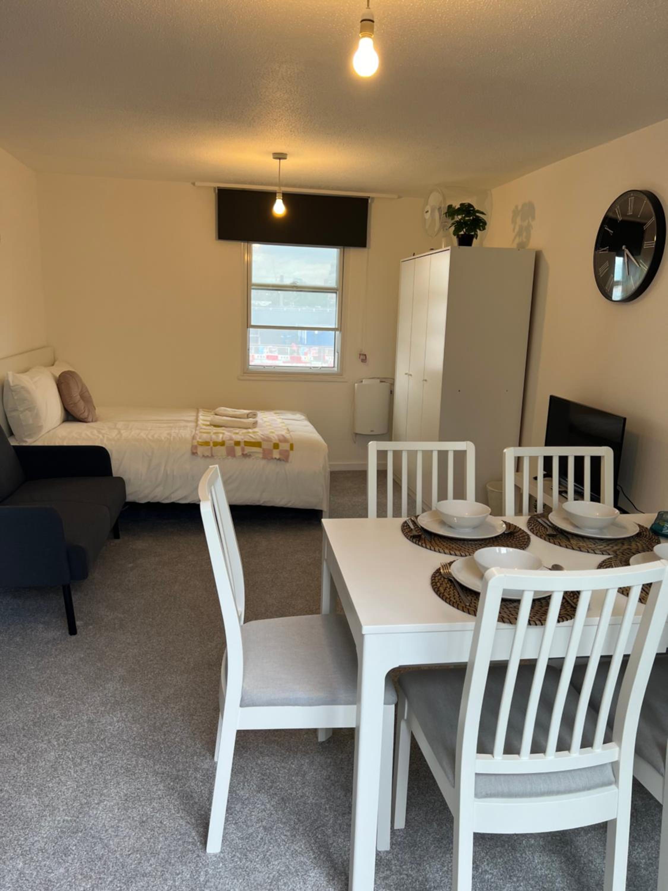 Two-Bedroom Apartment with Balcony photo 3