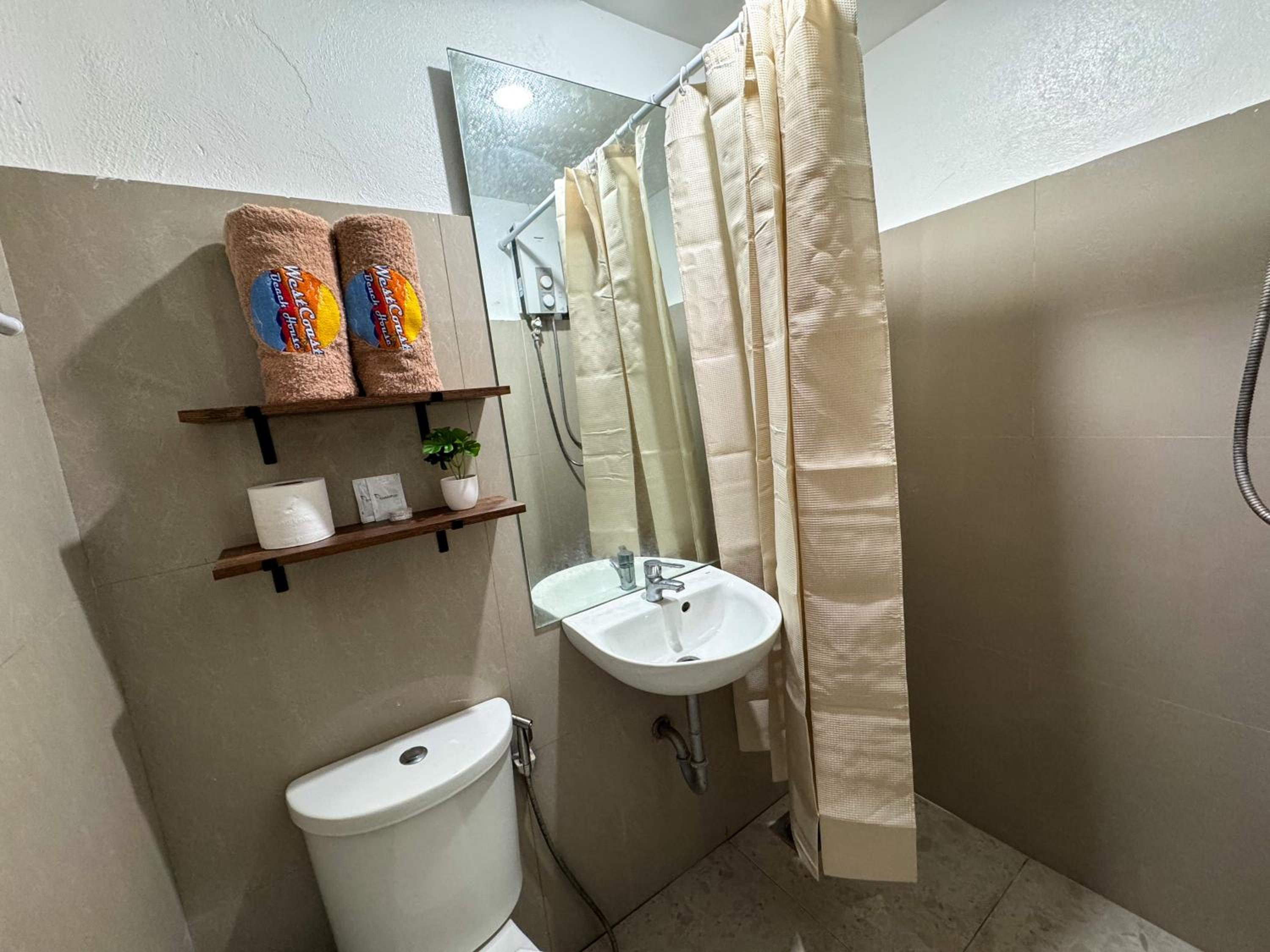 Standard Queen Room