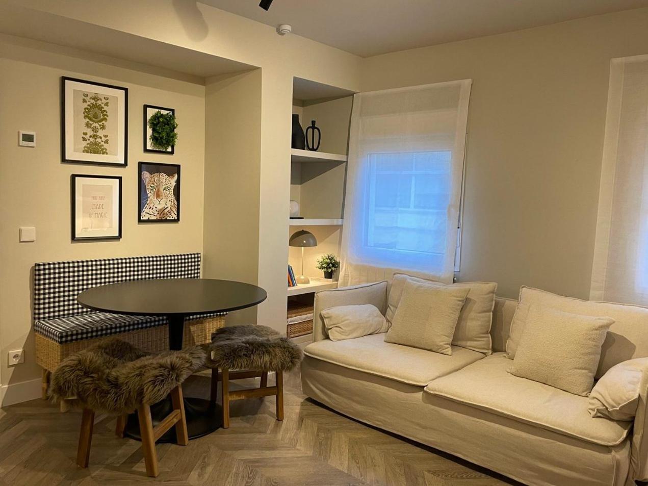 One-Bedroom Apartment photo 2