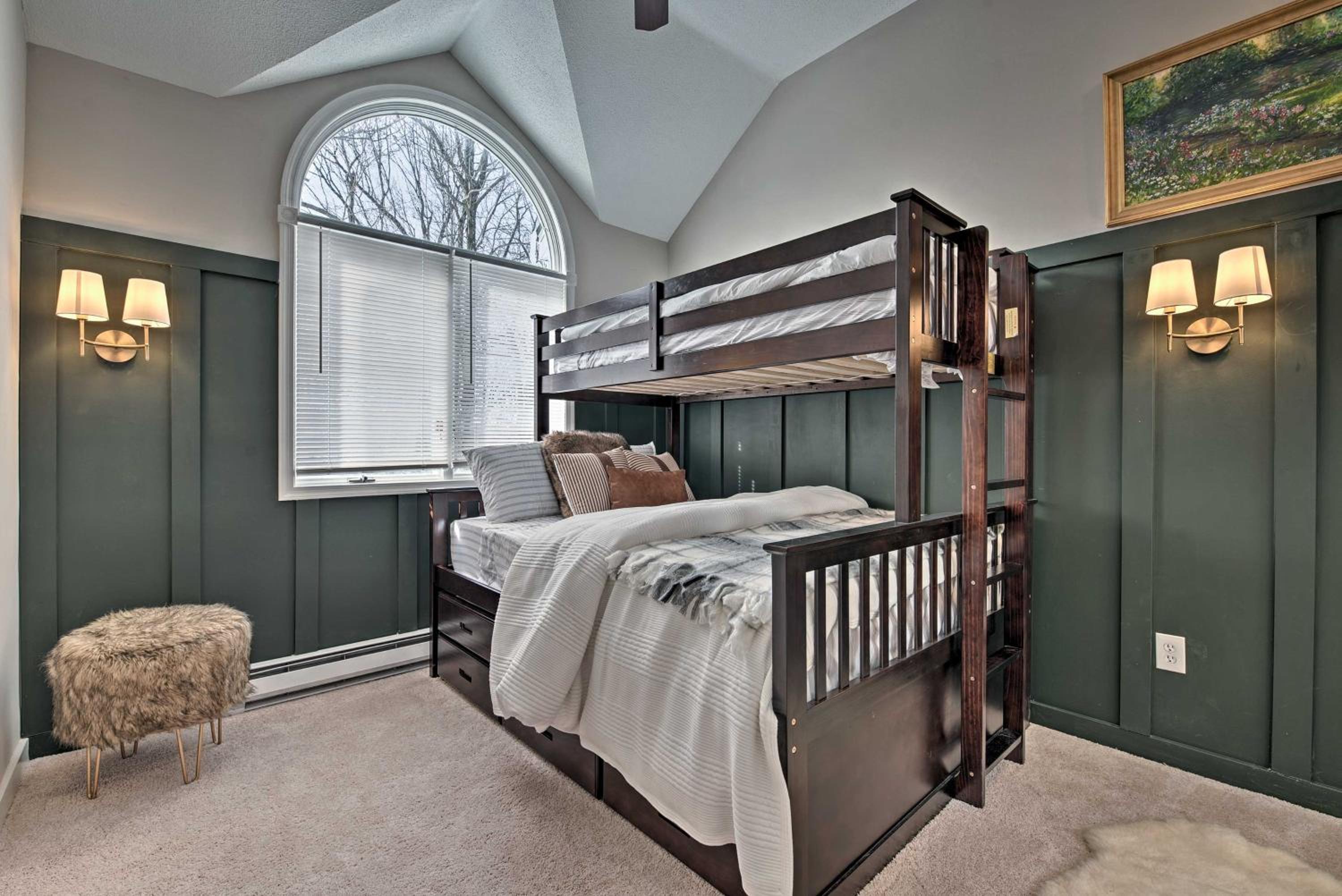 Three-Bedroom House photo 2