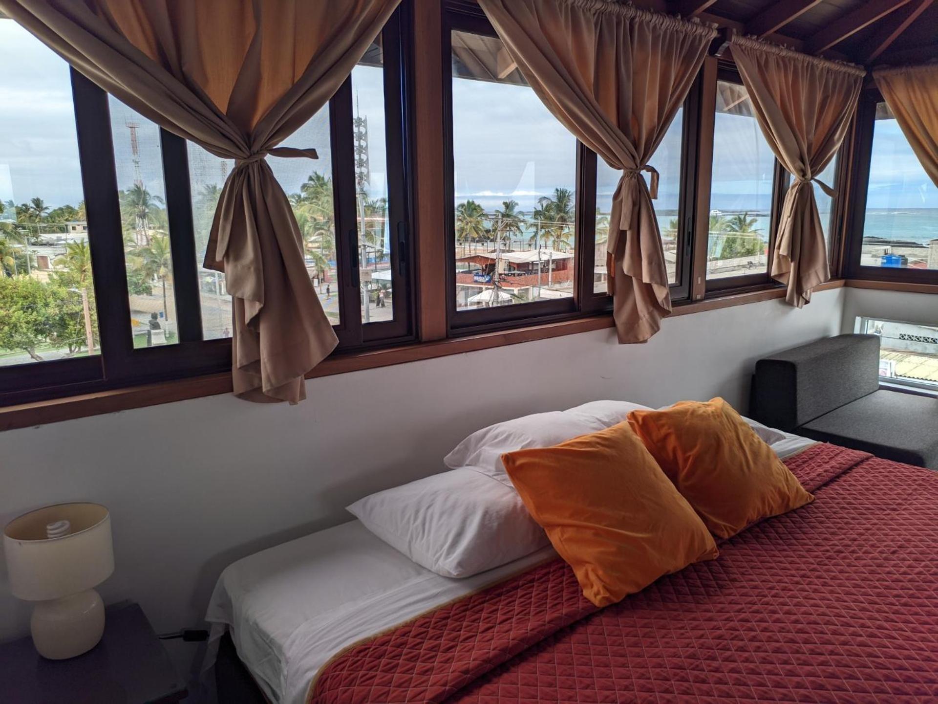 Family Room with Sea View photo 2