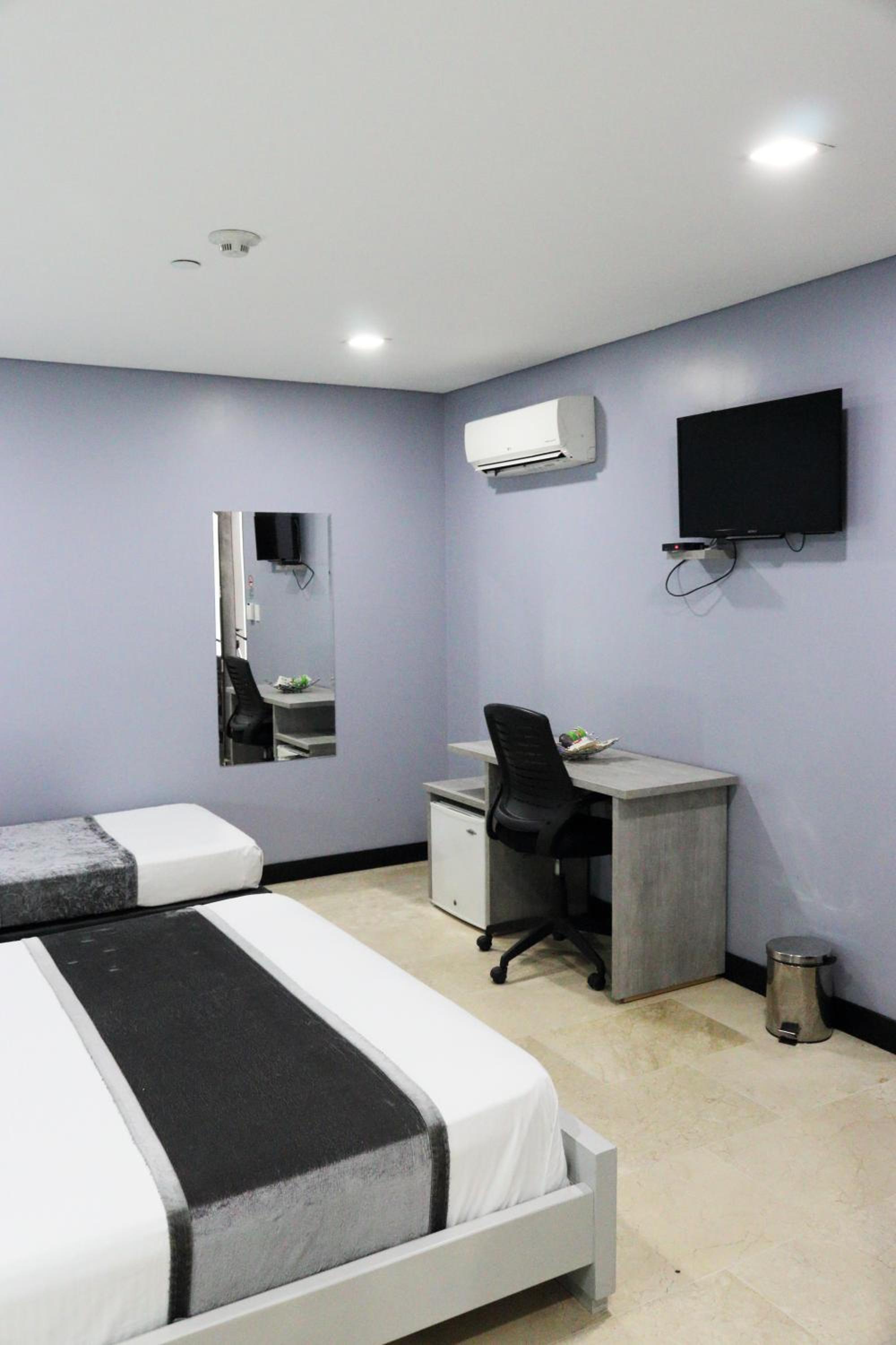 Twin Room - Photo 5