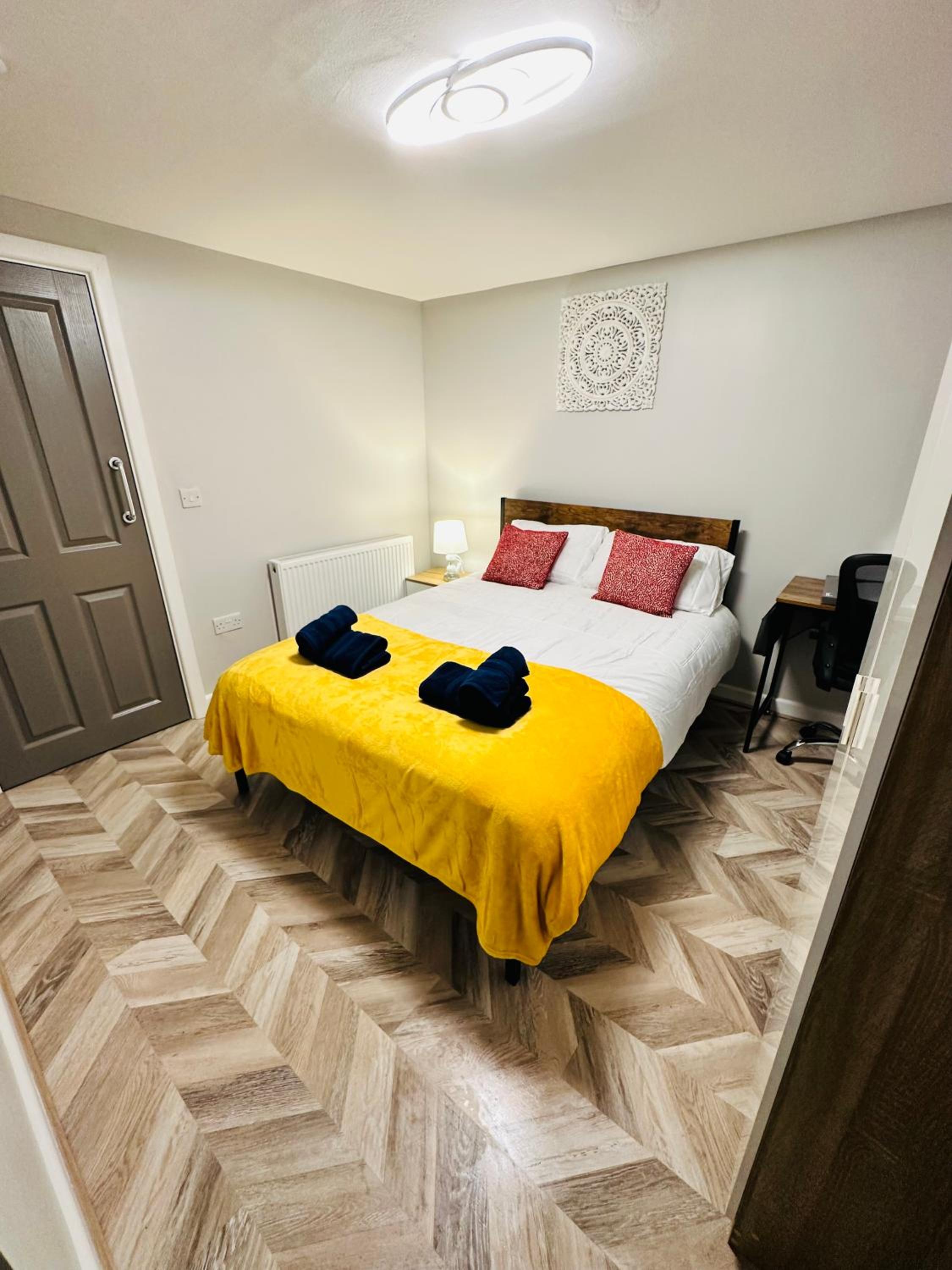 One-Bedroom Apartment photo 1