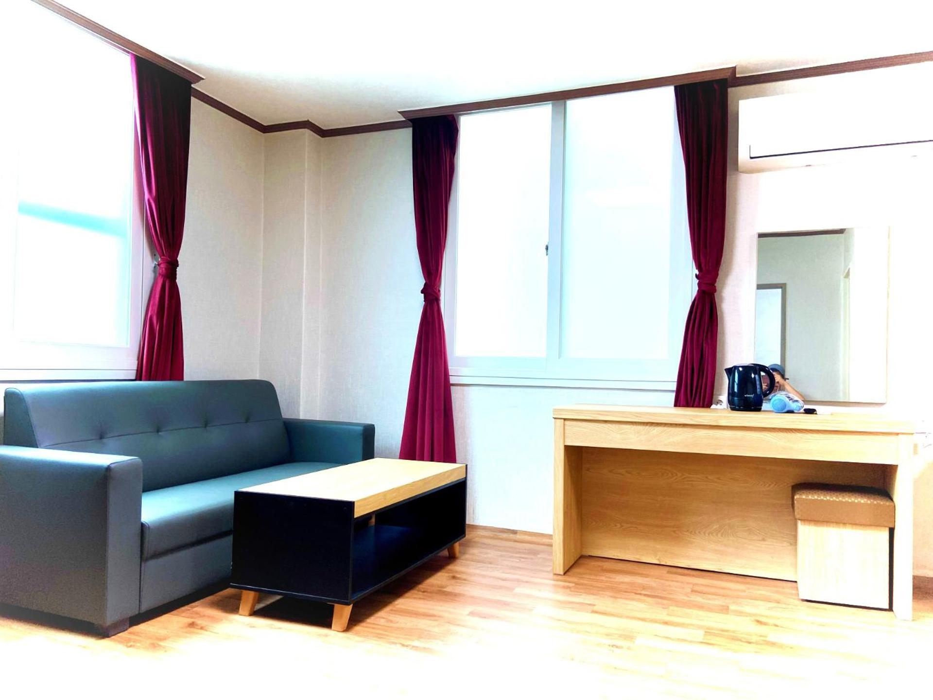 Large Twin Room - Photo 6