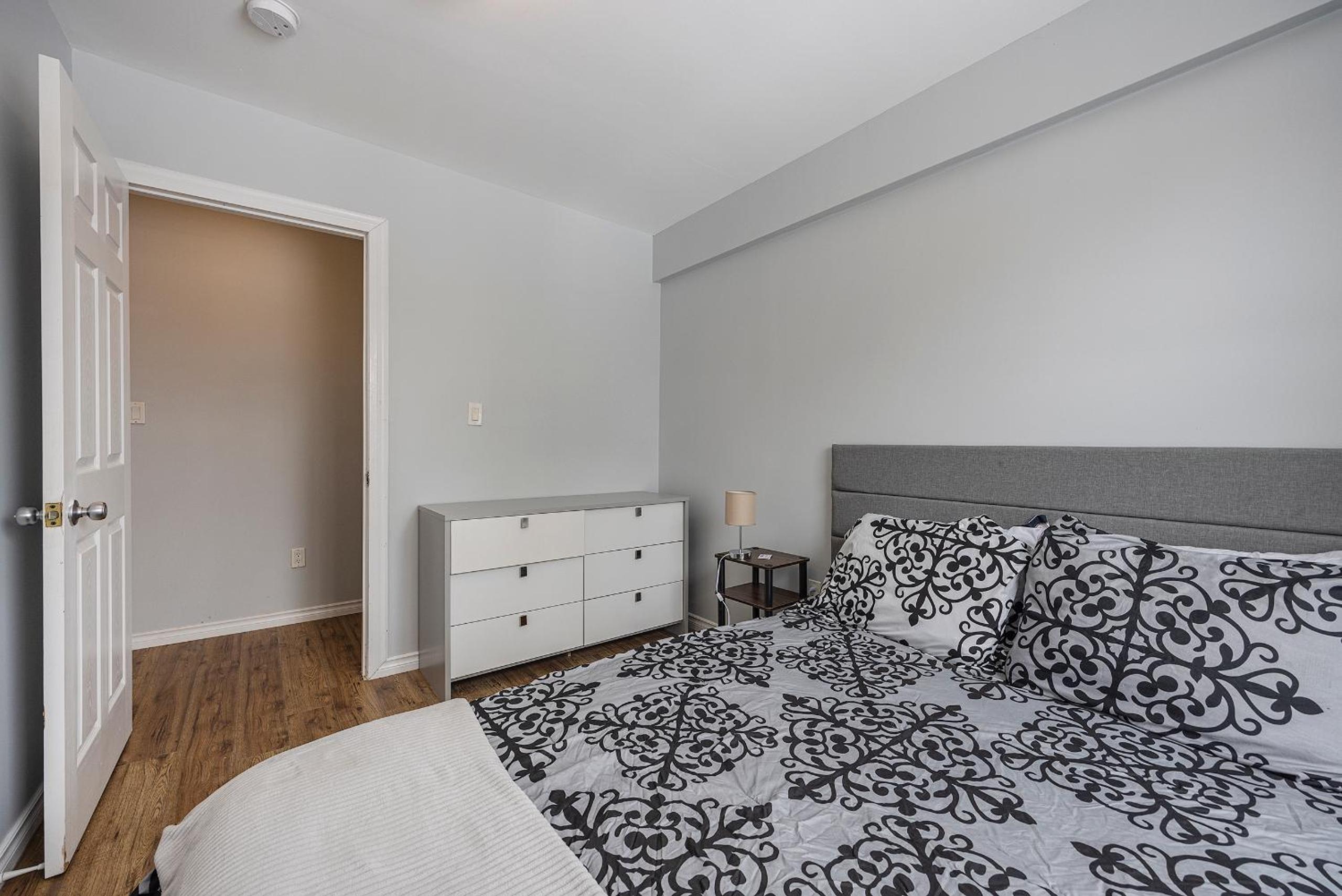 Three-Bedroom Apartment photo 2