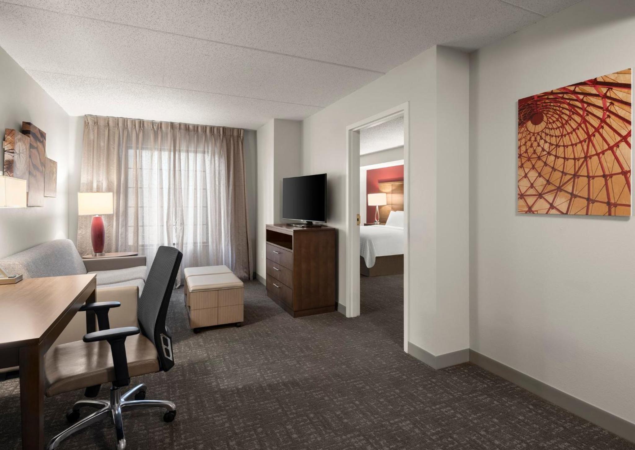 One-Bedroom Suite - Communications/Mobility Accessible with Tub