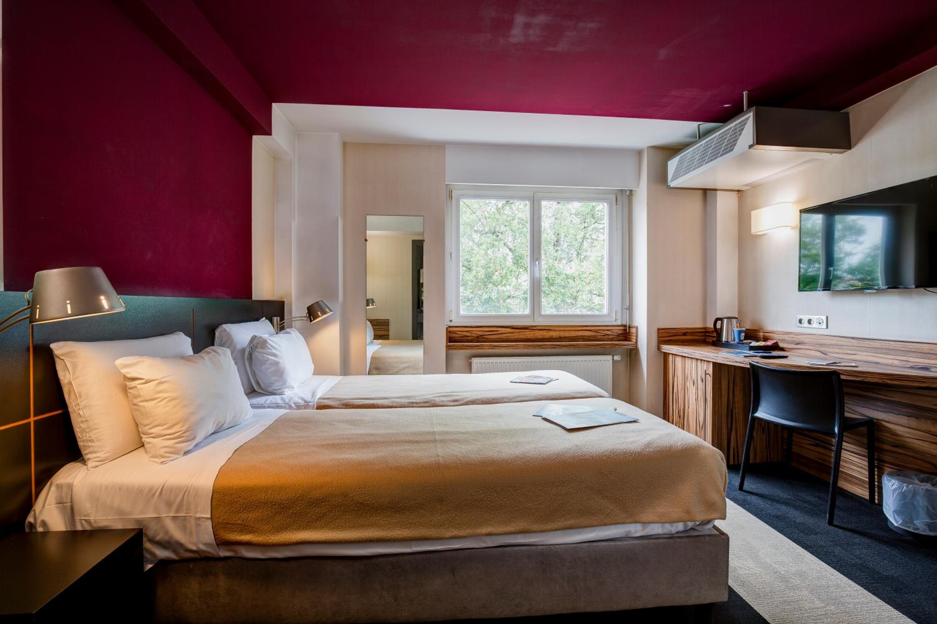 Twin Room - Photo 2