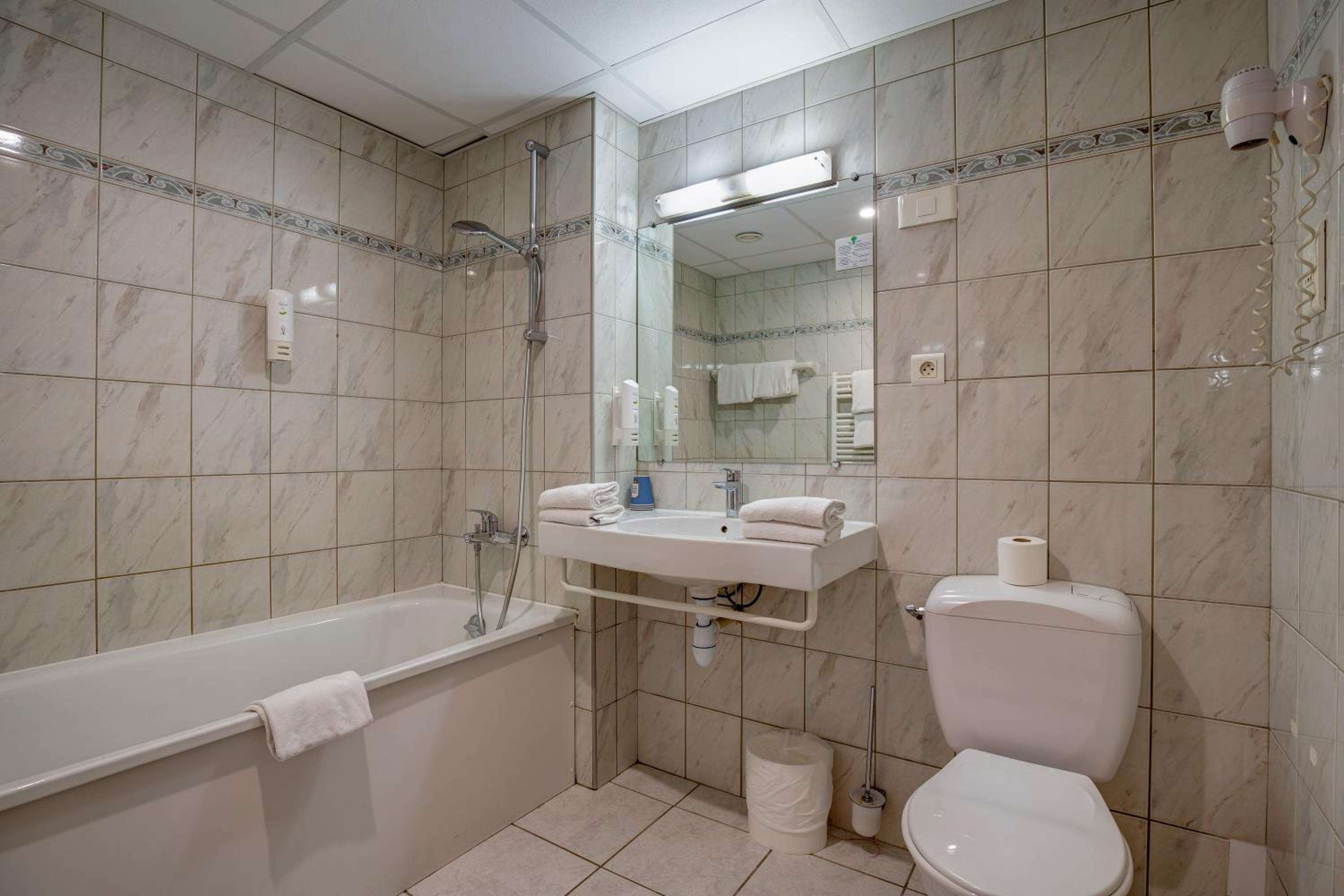 Twin Room - Photo 3