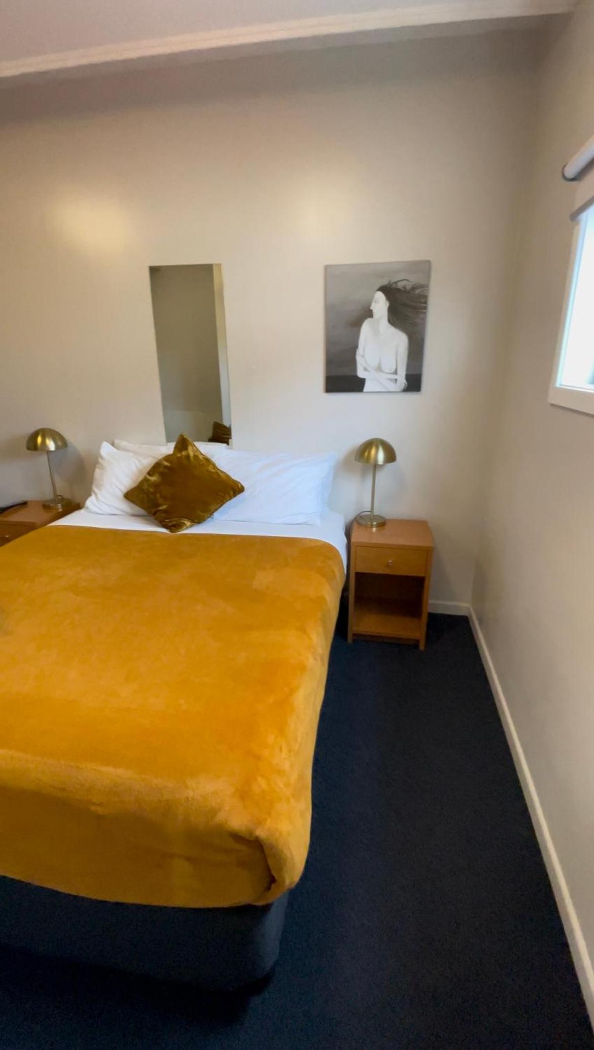 Queen Suite - Photo 1
