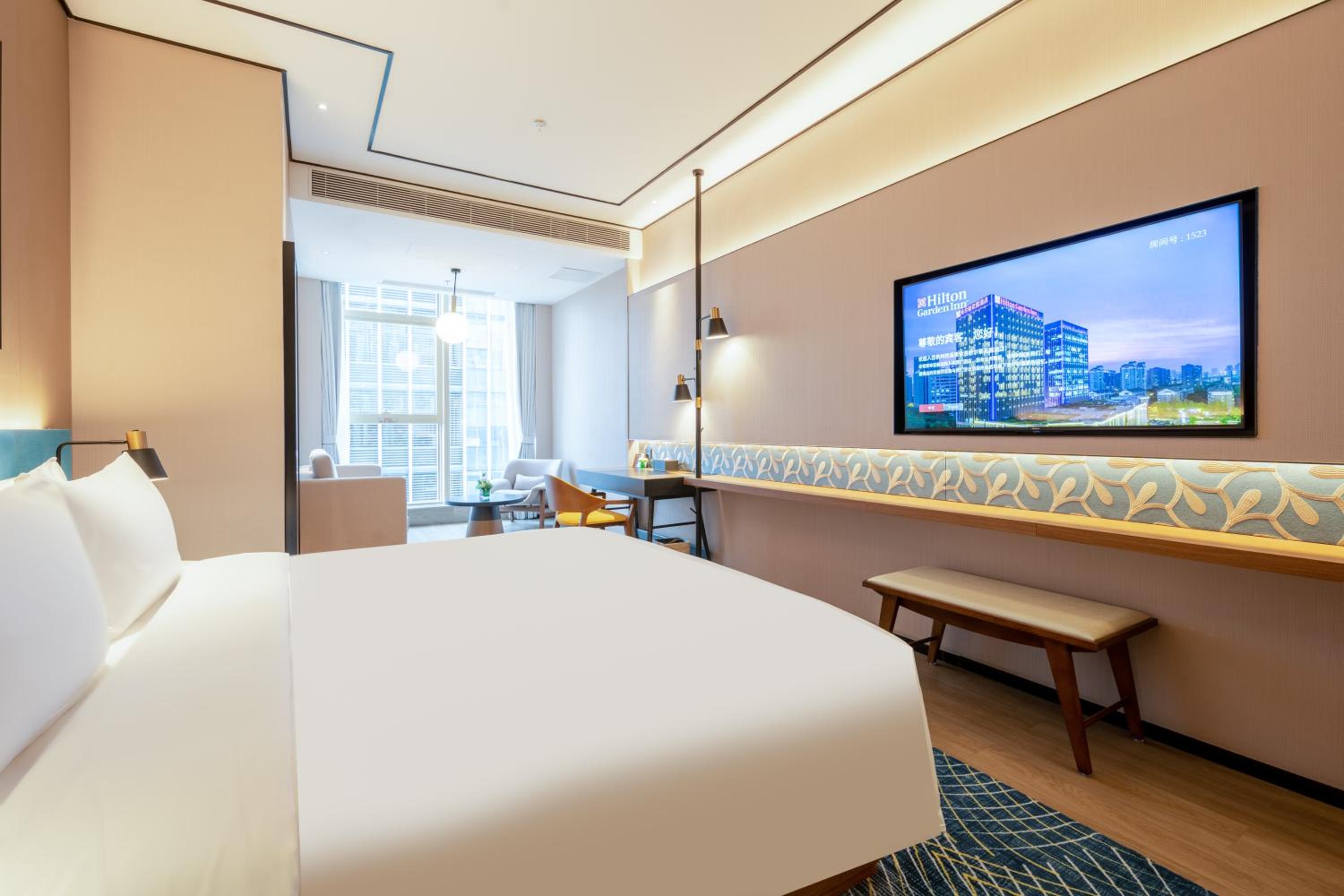 Superior King Room - Photo 10