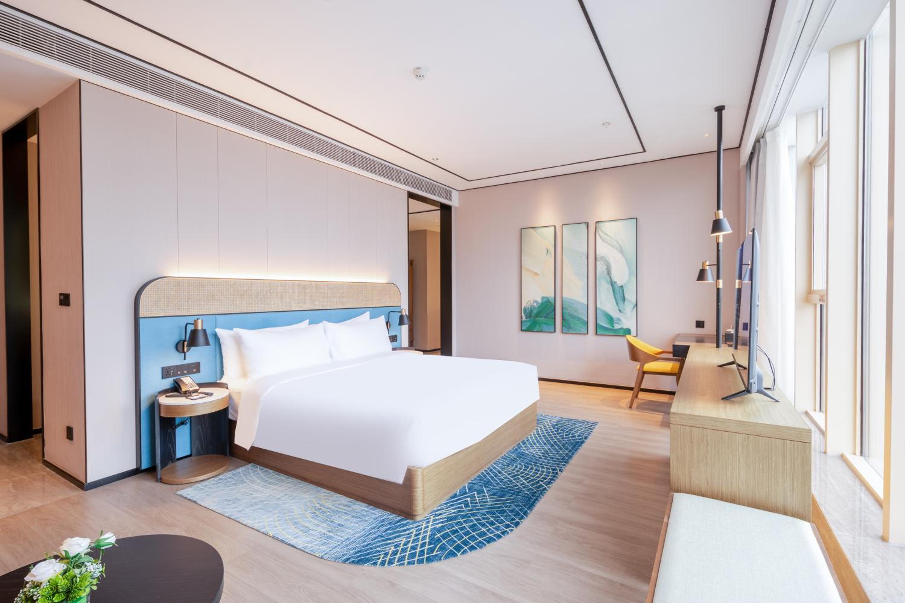 Deluxe King Room - Photo 1