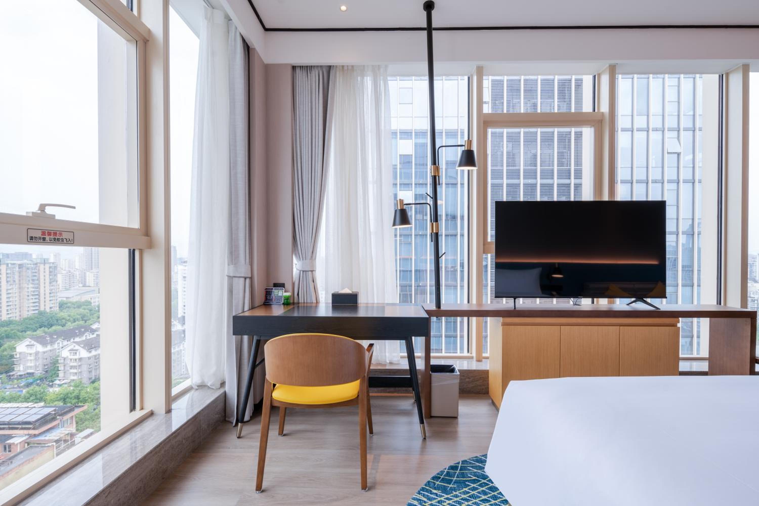 Superior King Room - Photo 12