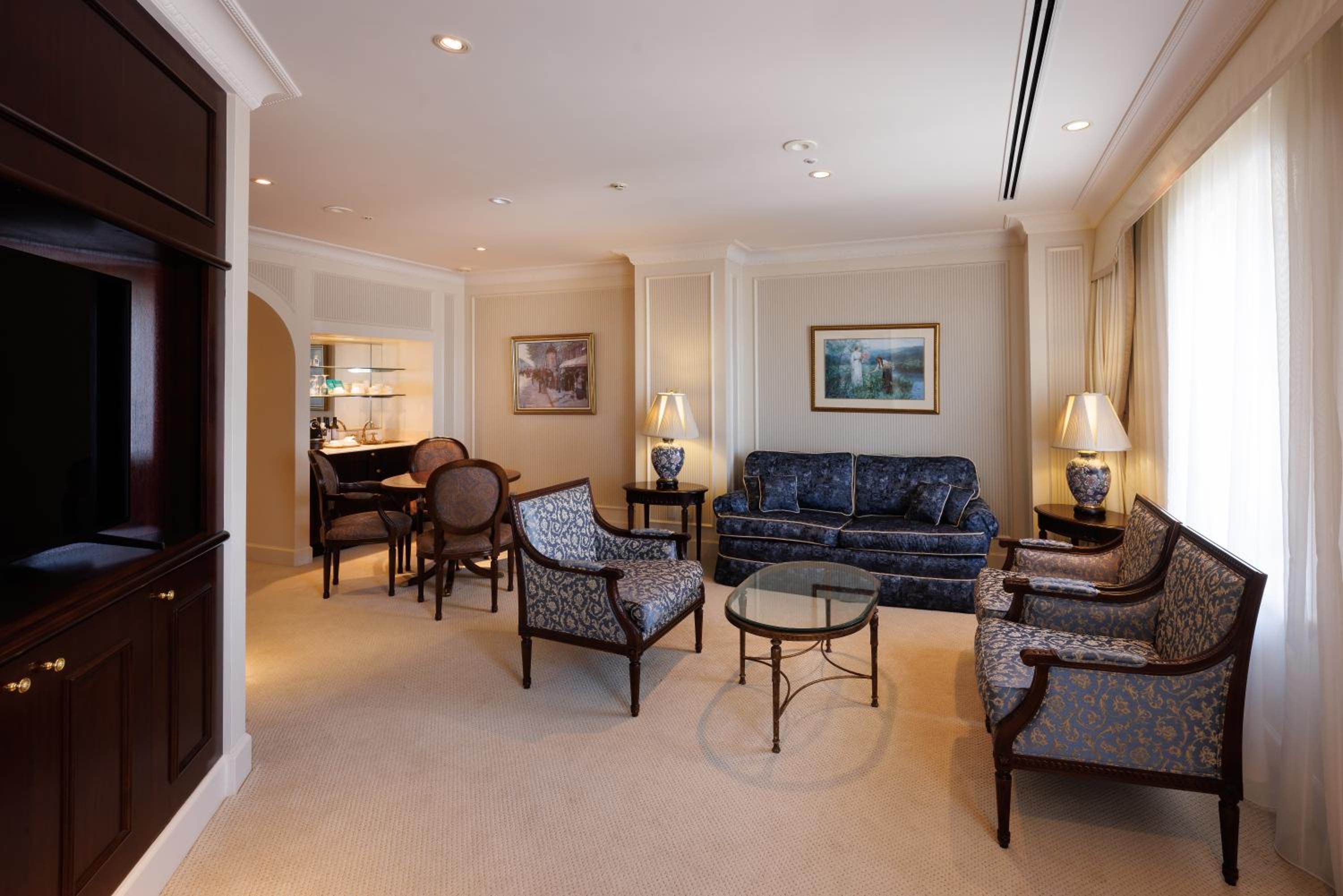 Suite - Non-Smoking - Club Lounge Access photo 2