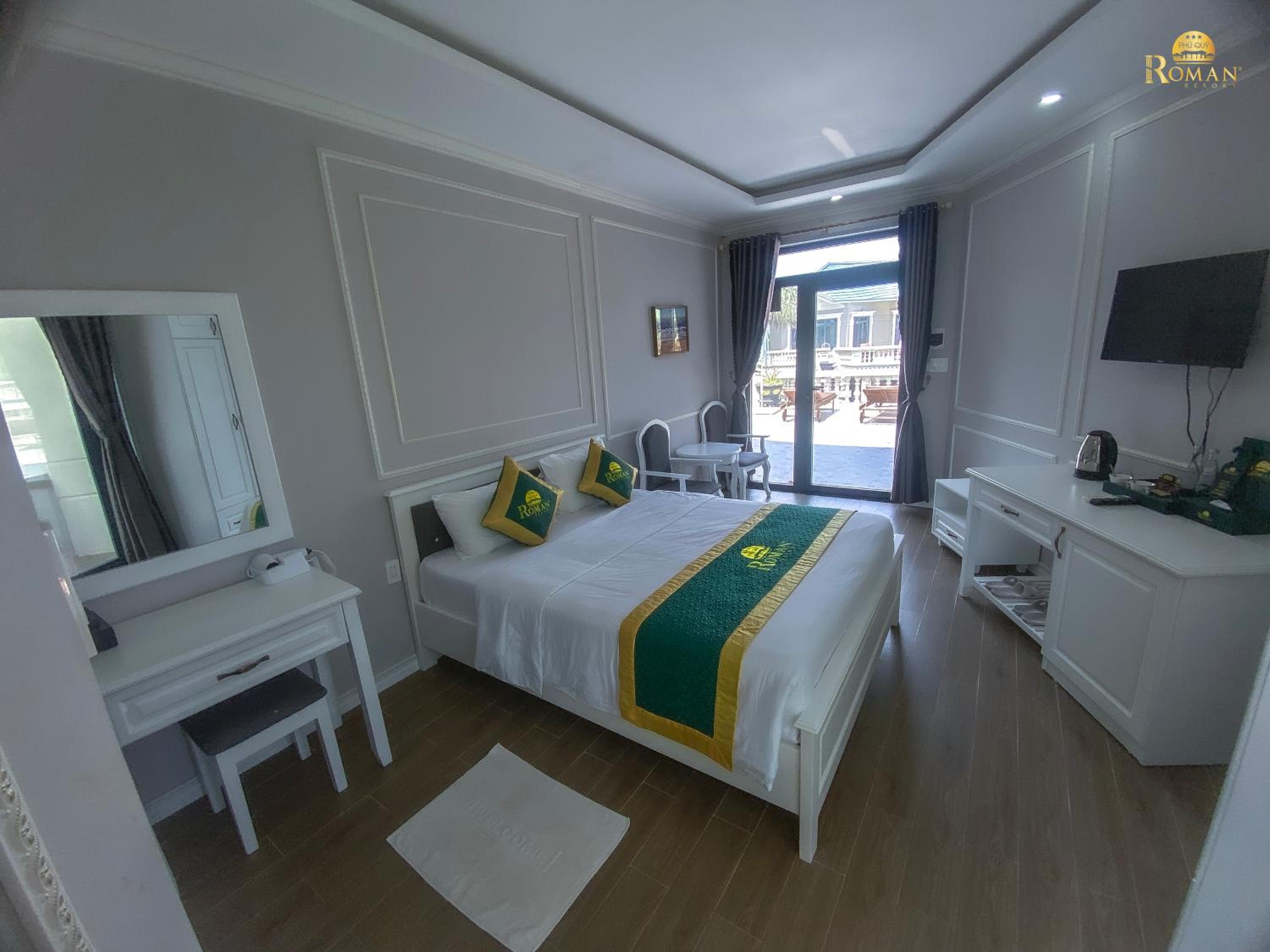 Double Room with Pool View