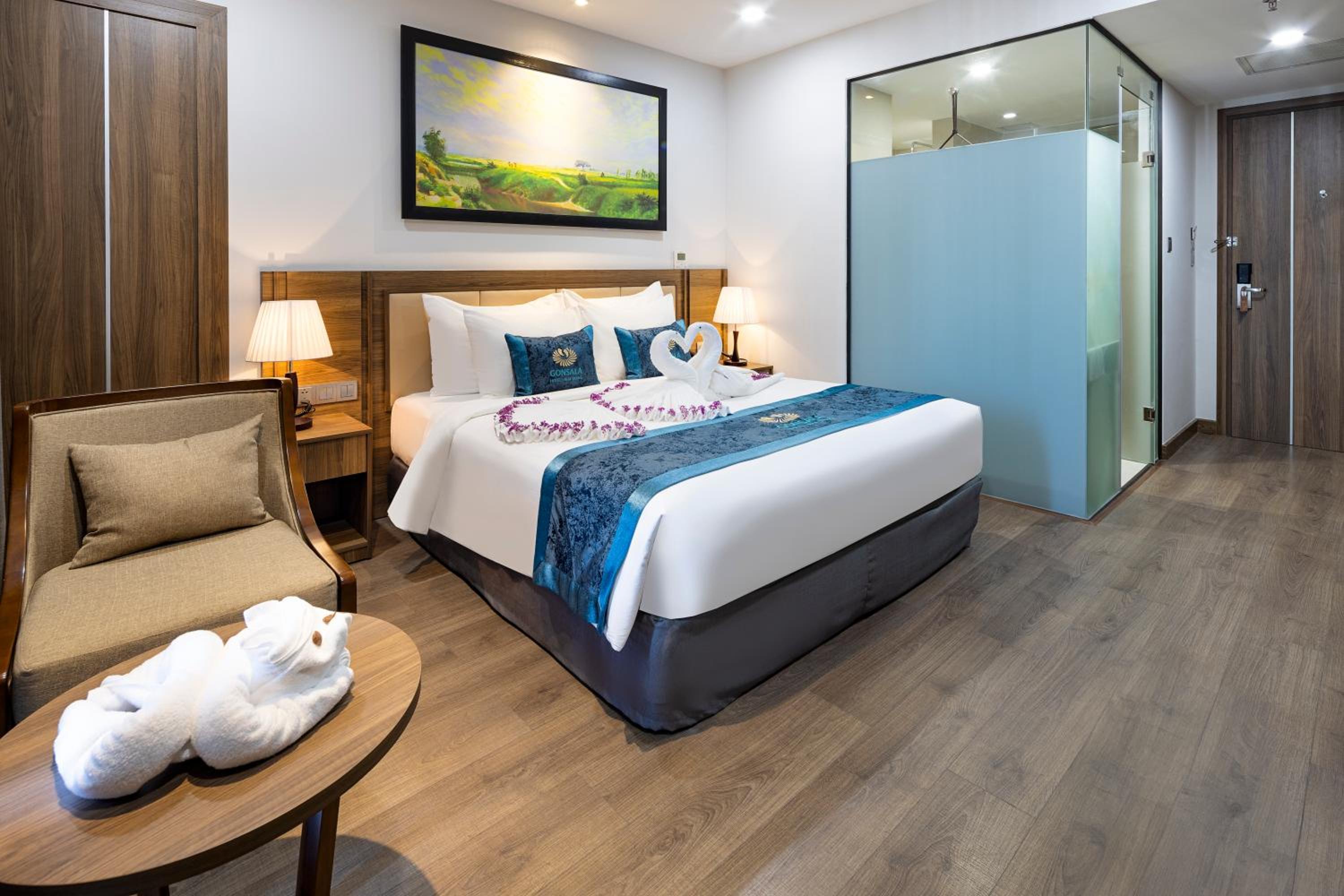 Premier Double Room with Balcony and City View - Photo 4