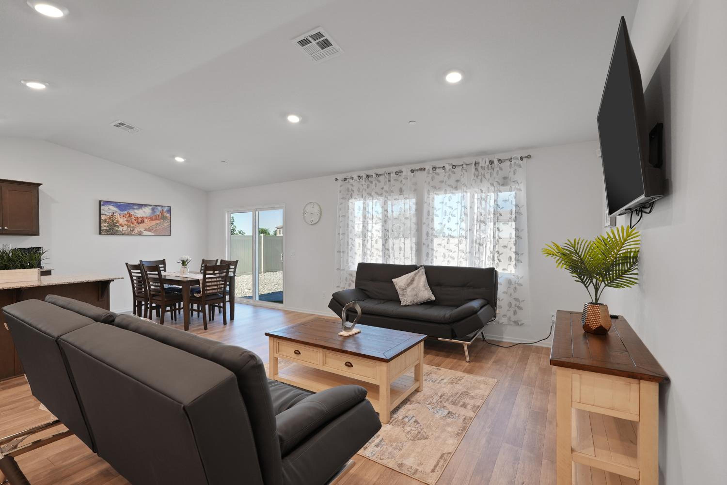 Three-Bedroom House photo 2