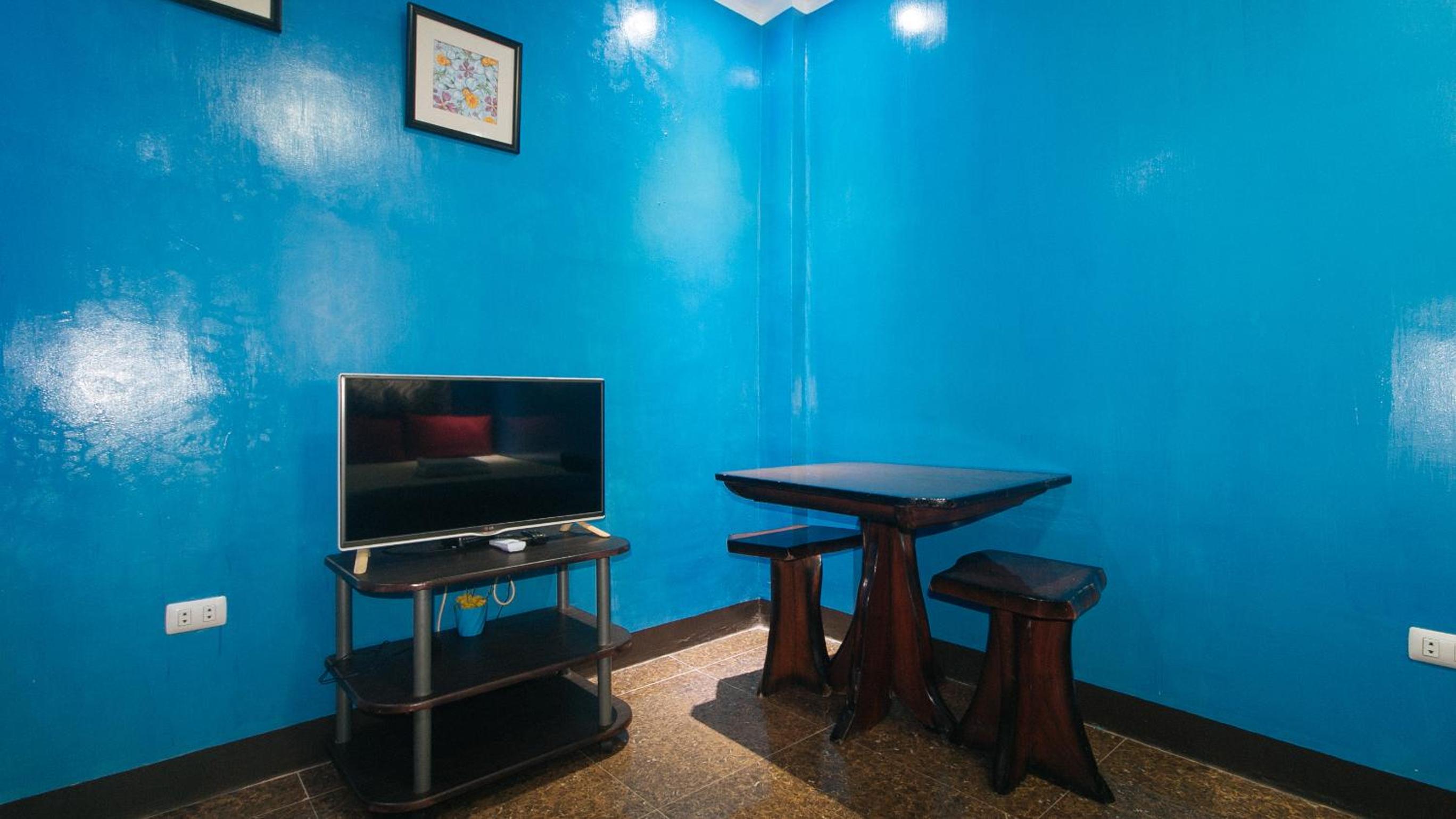 Family Room - Photo 10