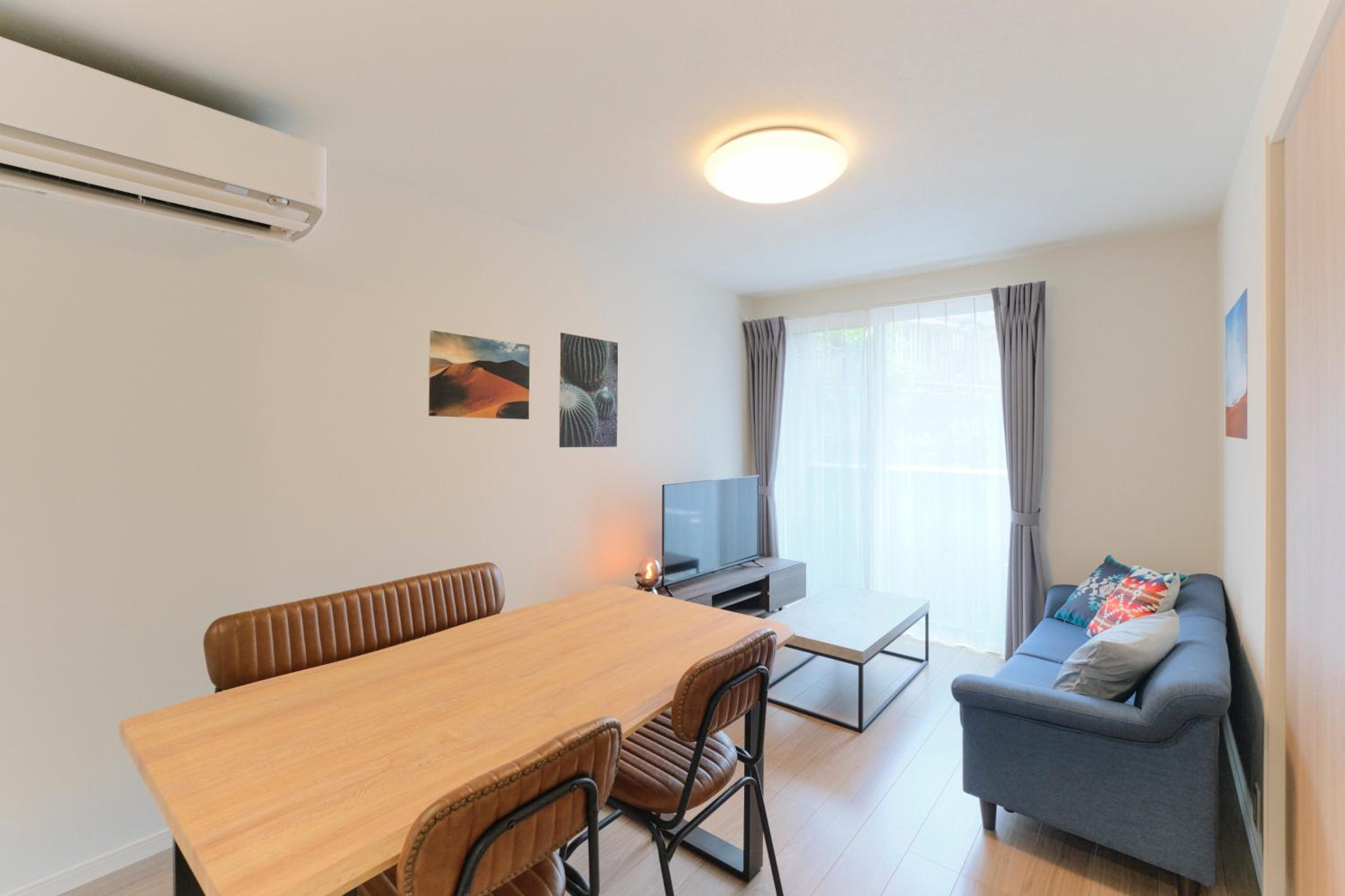 One-Bedroom Apartment photo 1