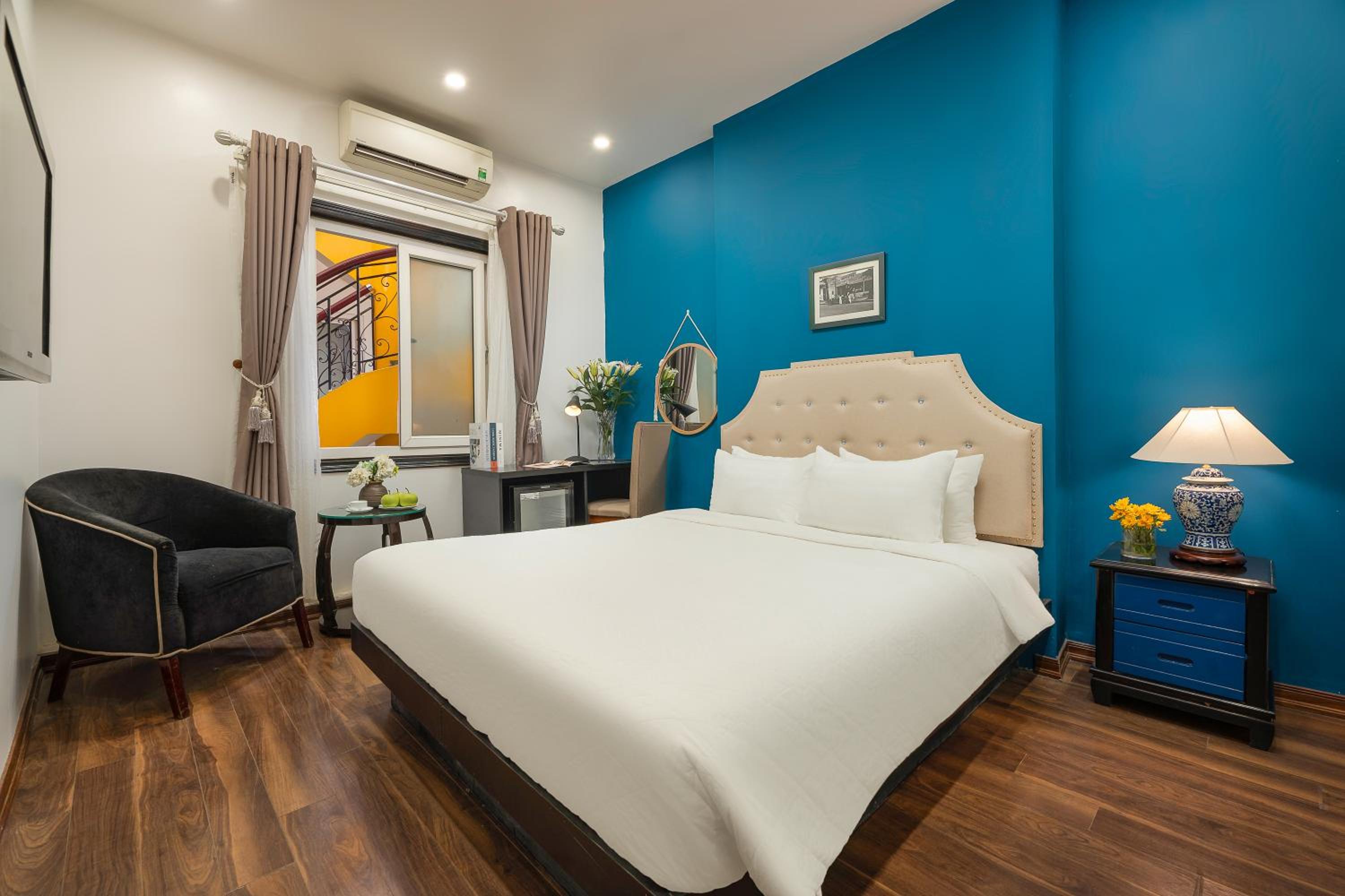 Superior Double or Twin Room with window inside