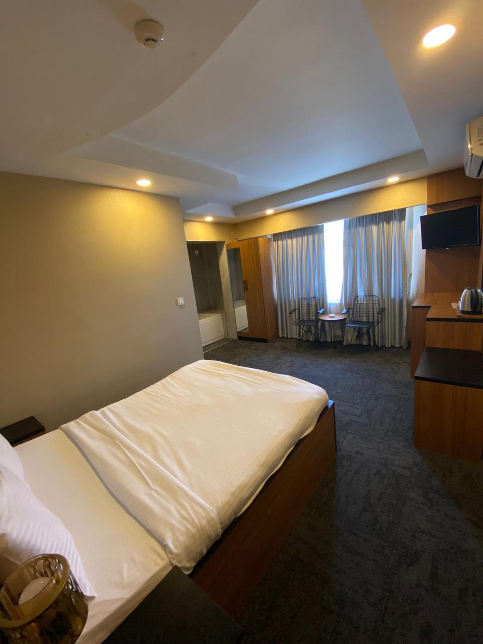 Deluxe Double Room with Bath photo 1