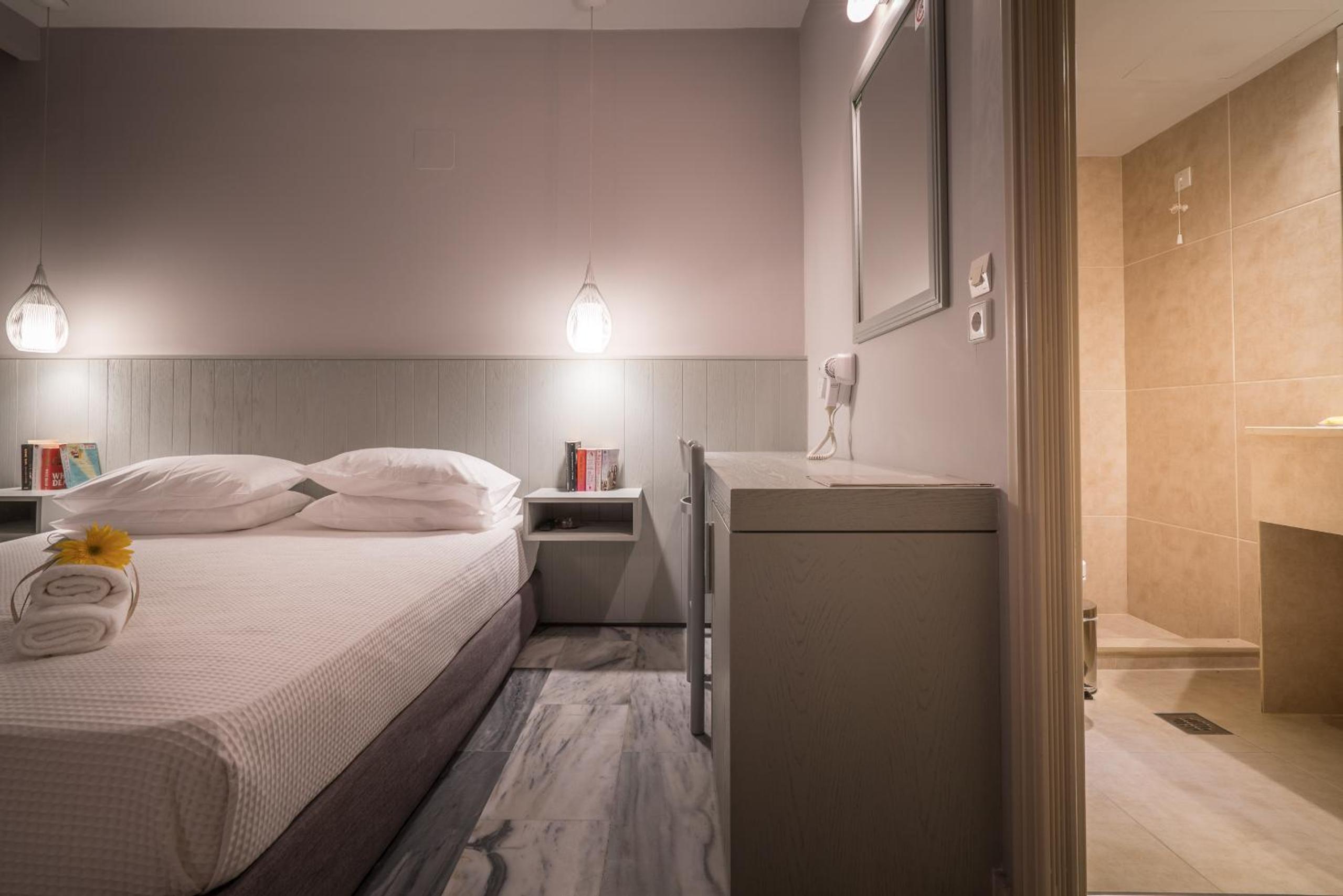 Deluxe Double Room photo 2