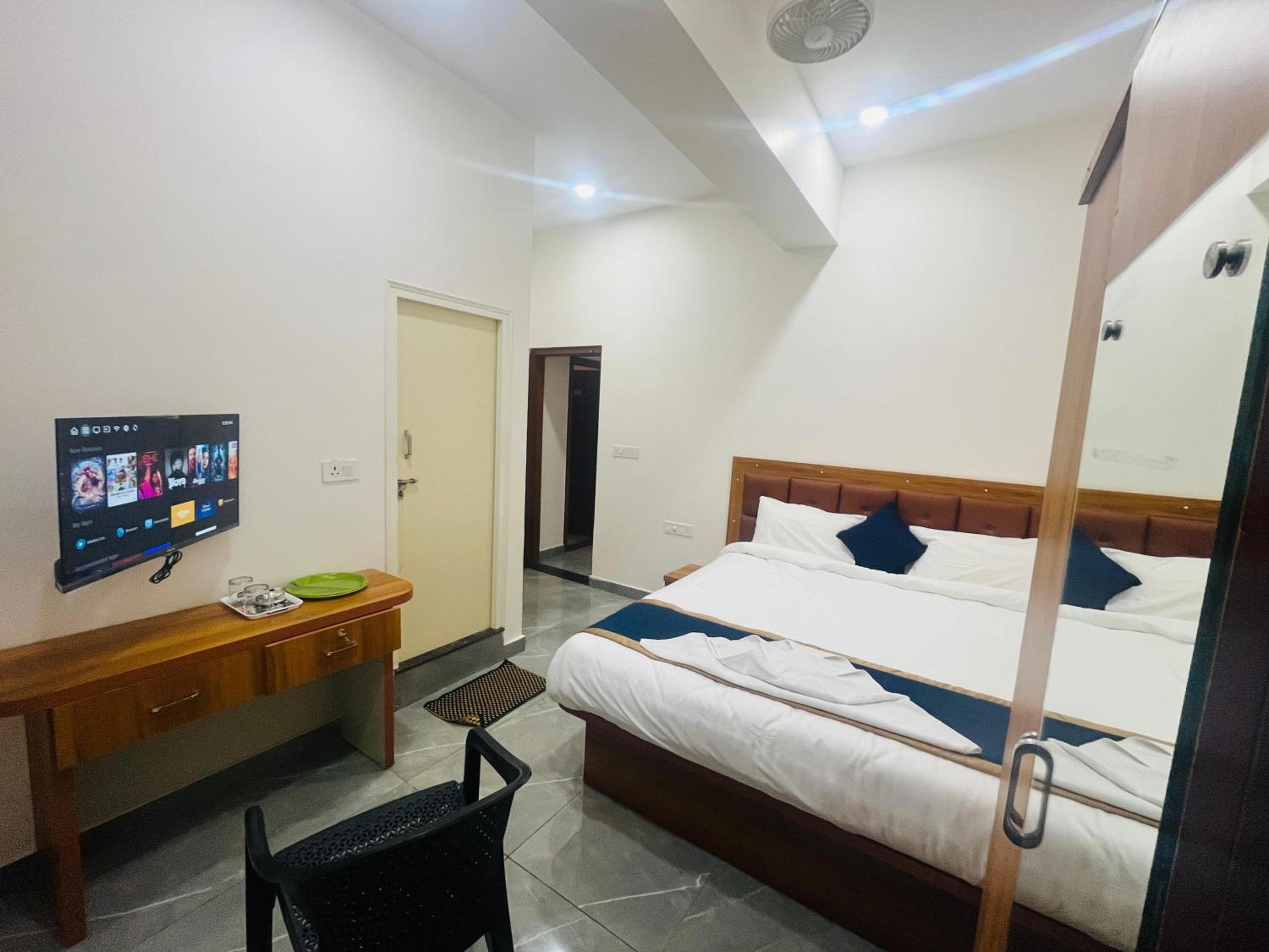 Standard Double Room with Fan photo 2