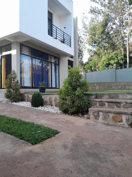 Three-Bedroom Villa photo 1