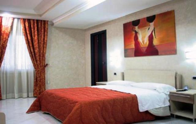 Triple Room - Photo 11